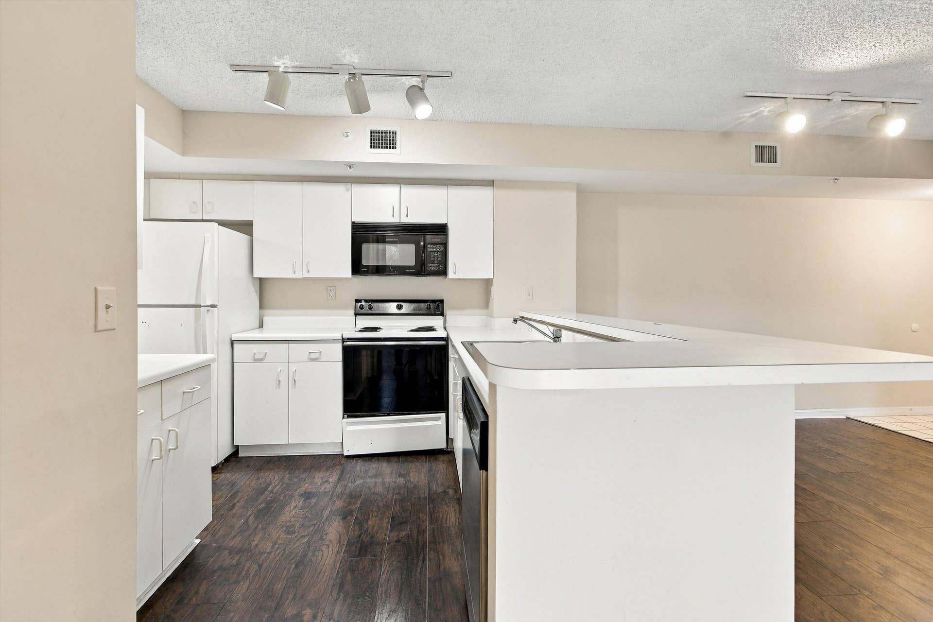2640 S University Drive, #222, Davie, FL 33328 Kitchen