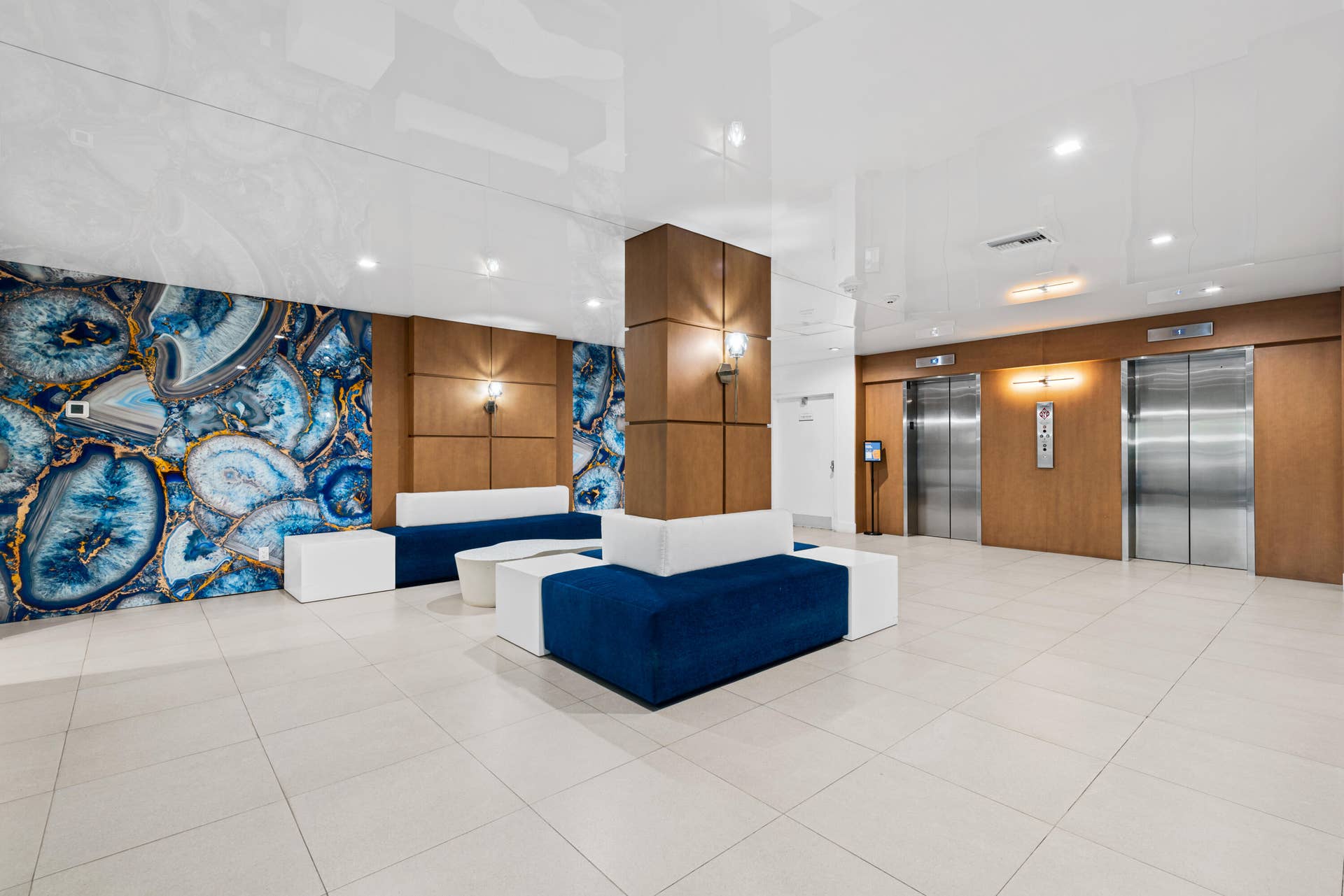 Beautiful Lobby to come home to