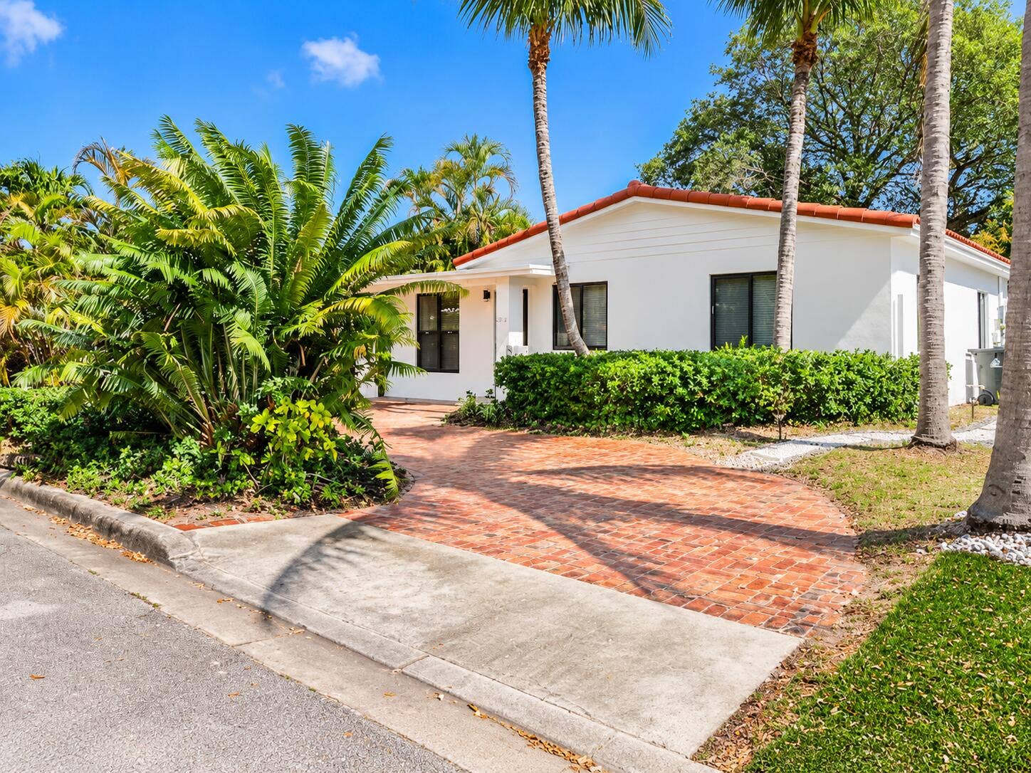 1216 NE 16th Terrace, Fort Lauderdale, FL 33304 front(3)