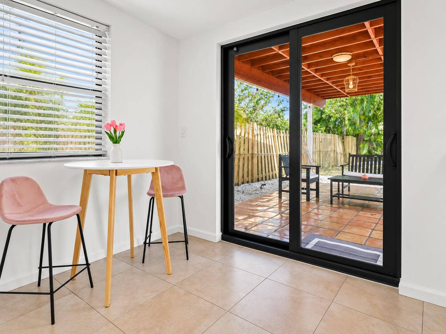 1216 NE 16th Terrace, Fort Lauderdale, FL 33304 breakfast nook