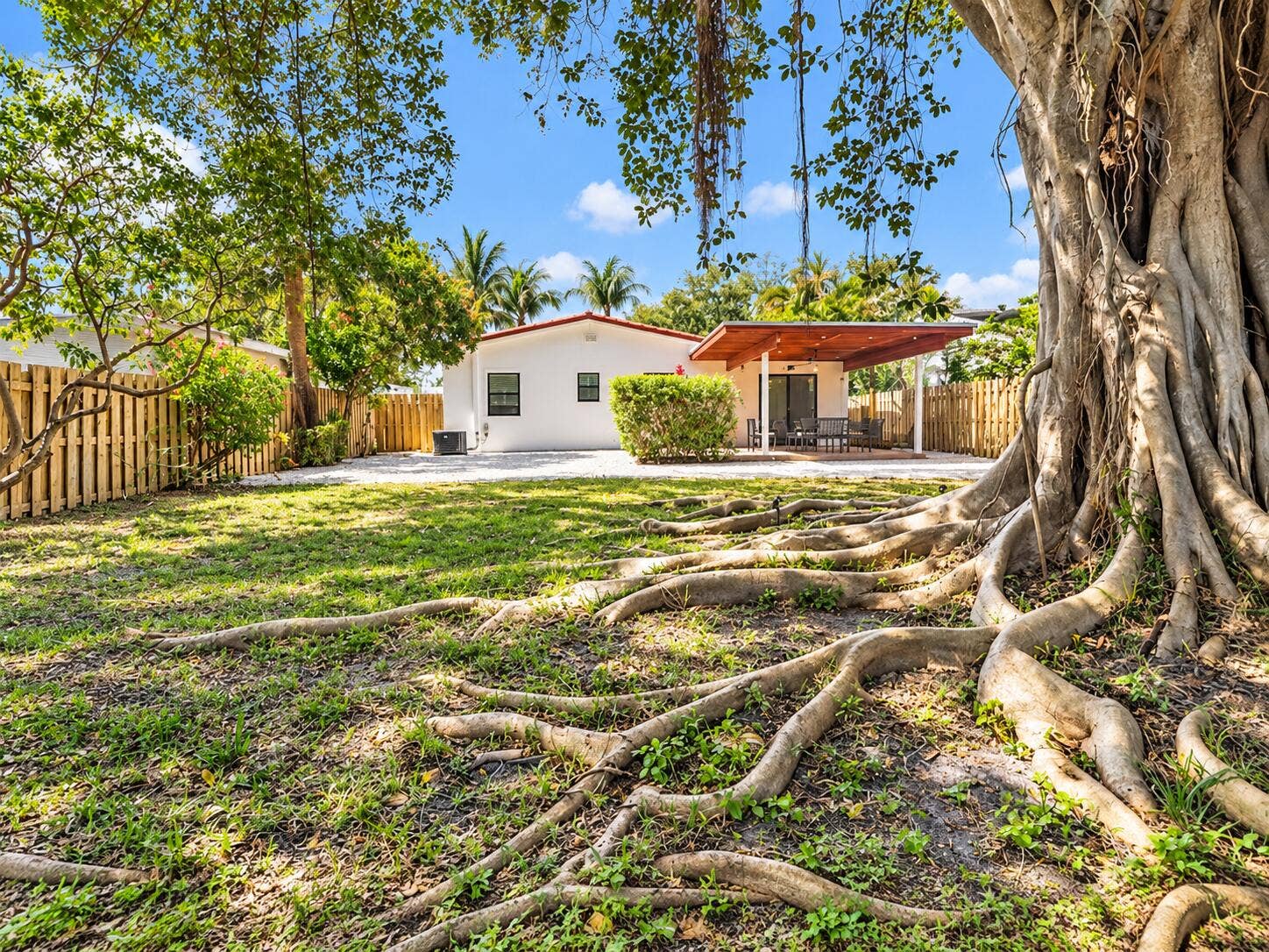 1216 NE 16th Terrace, Fort Lauderdale, FL 33304 yard(1)