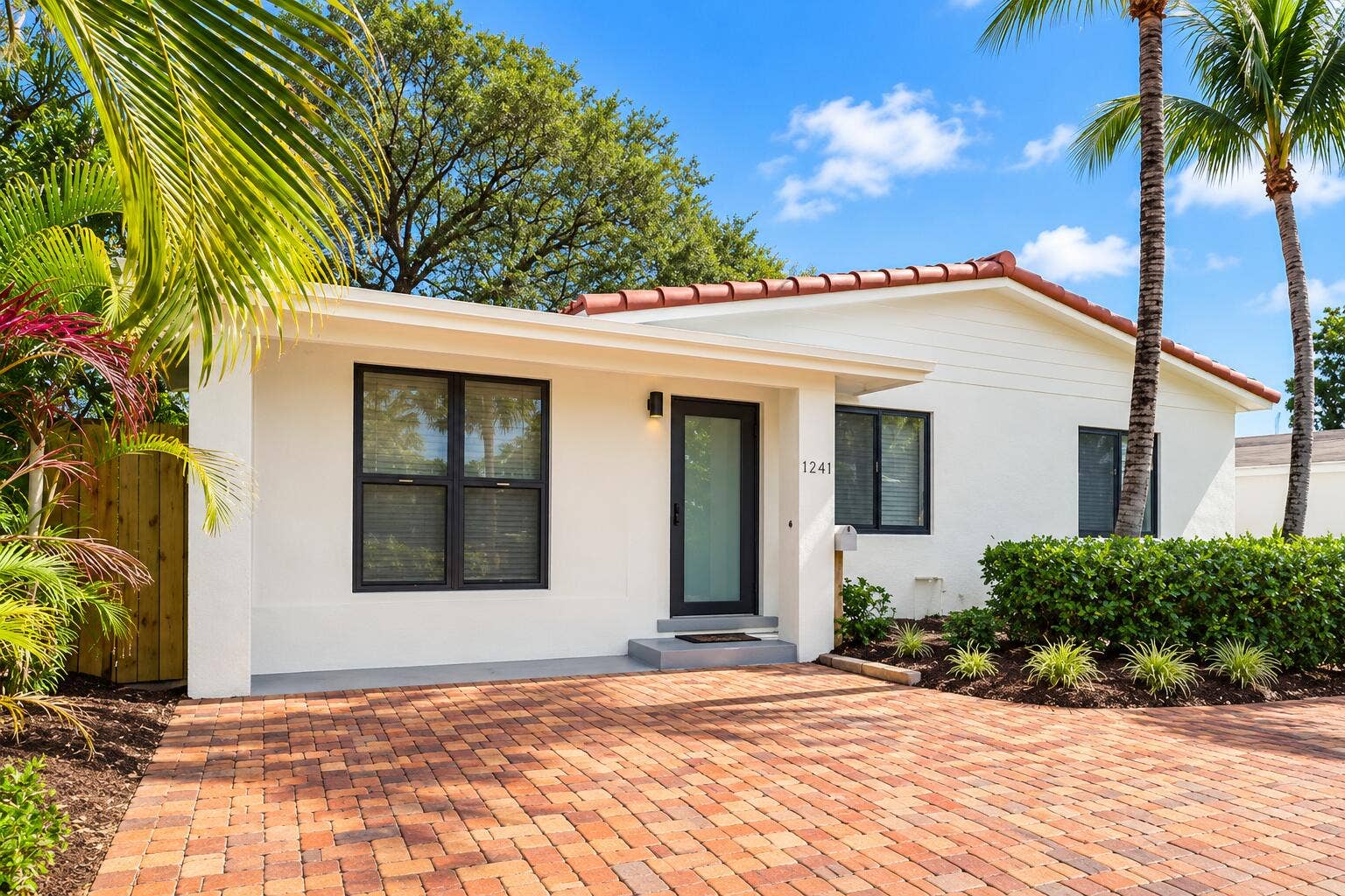 1216 NE 16th Terrace, Fort Lauderdale, FL 33304 front
