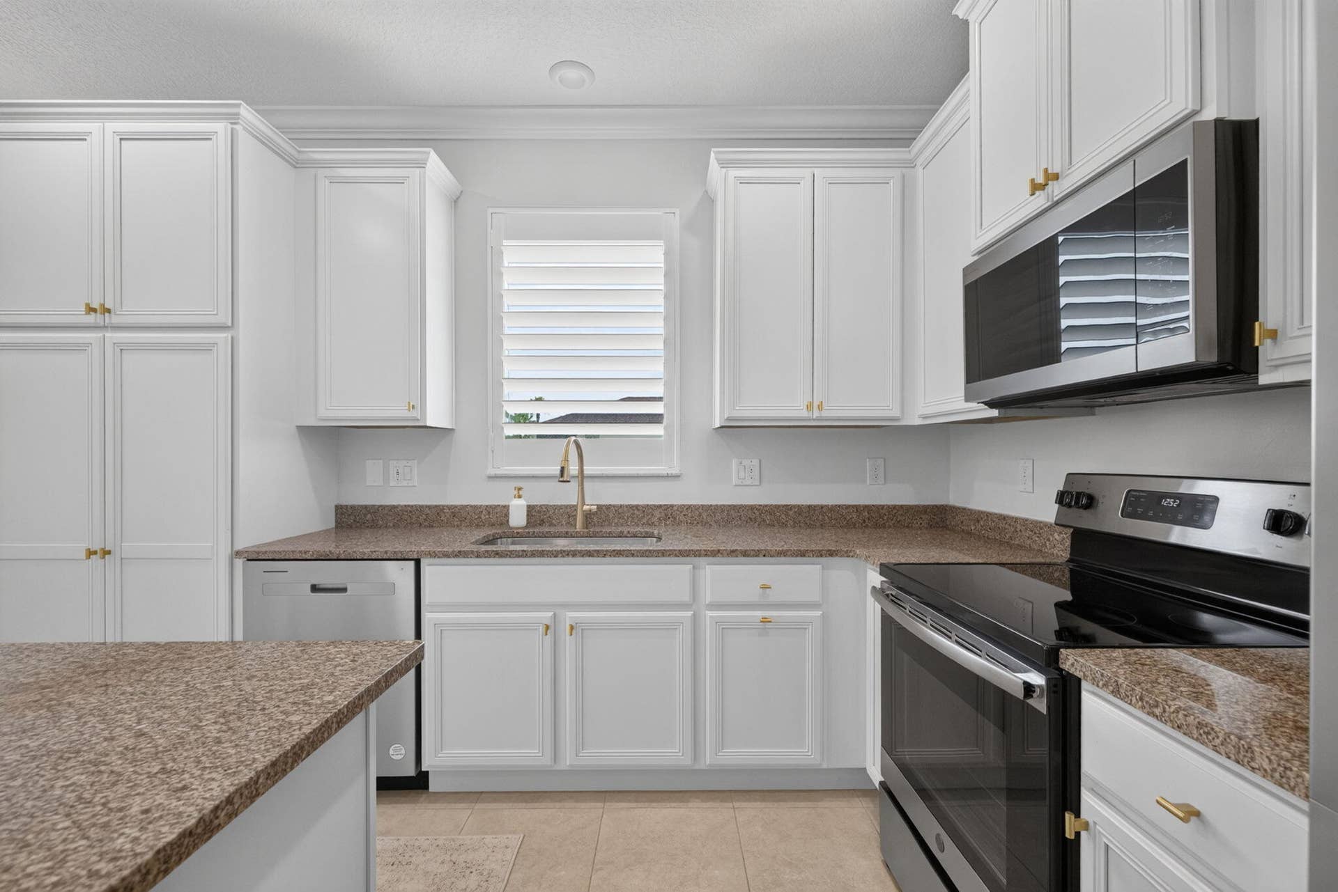 9907 SW Trumpet Tree Circle, Port St Lucie, FL 34987 23-web-or-mls-3A5A2127