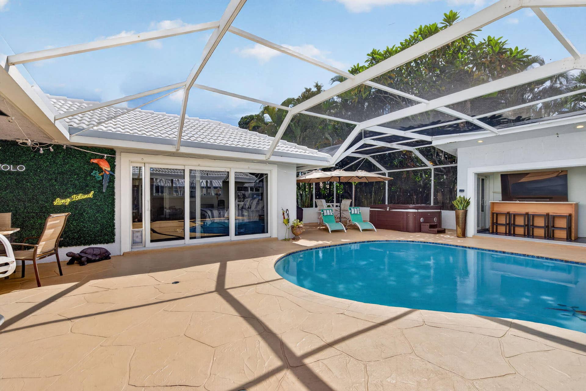 330 SW 75th Avenue, Plantation, FL 33317 Screened patio