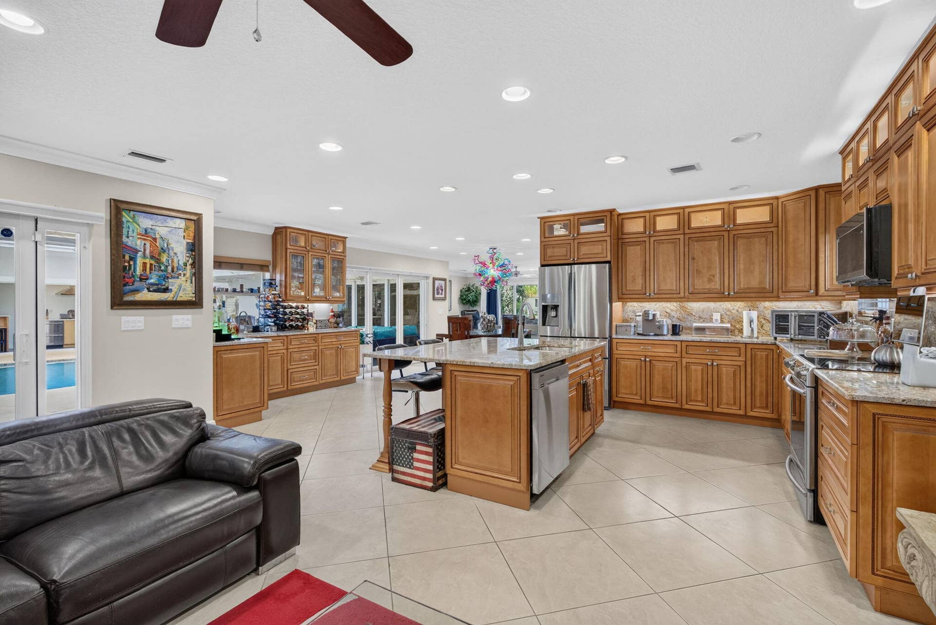 330 SW 75th Avenue, Plantation, FL 33317 Kitchen