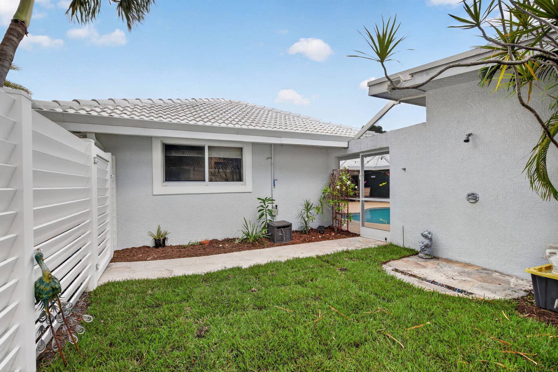 330 SW 75th Avenue, Plantation, FL 33317 Side Yard with Outdoor Shower