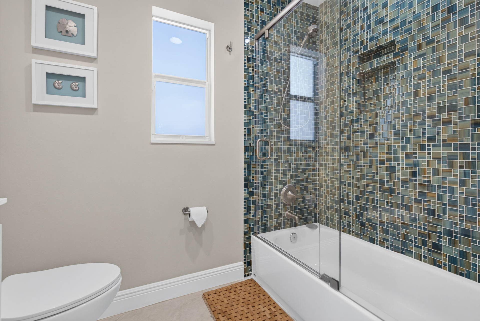 330 SW 75th Avenue, Plantation, FL 33317 Second Bedroom Shower