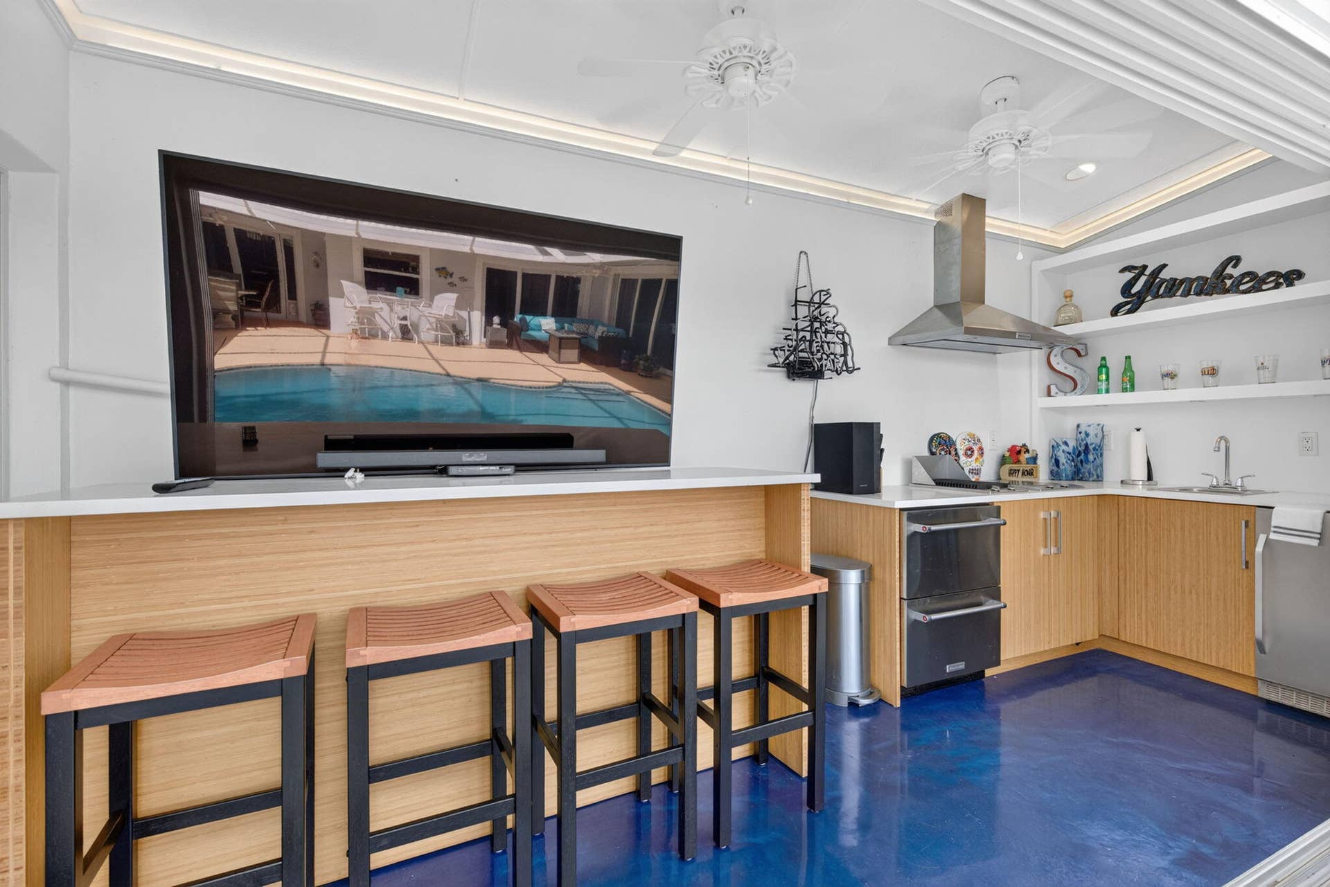 330 SW 75th Avenue, Plantation, FL 33317 Cabana with TV and bar