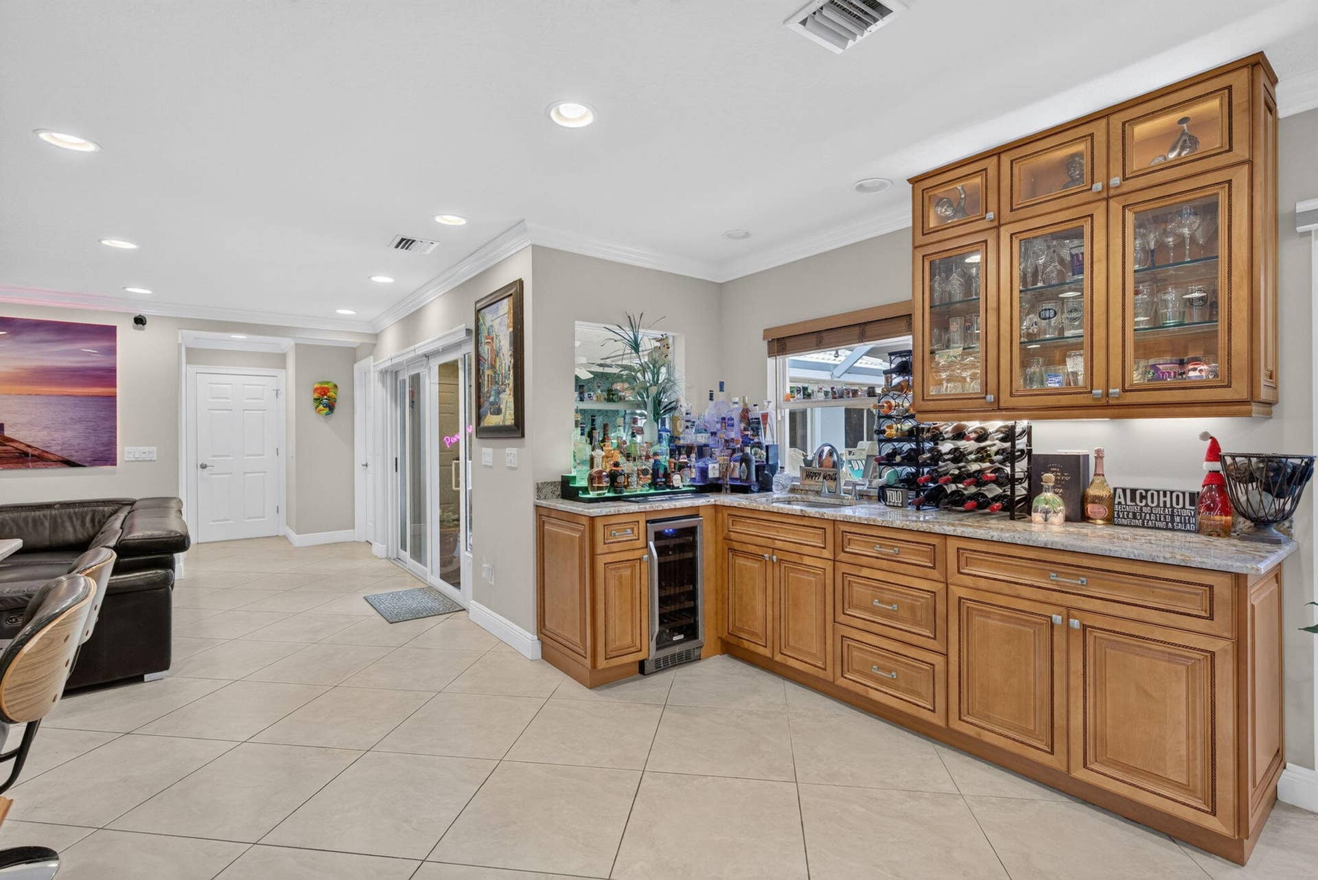 330 SW 75th Avenue, Plantation, FL 33317 Bar area with sink