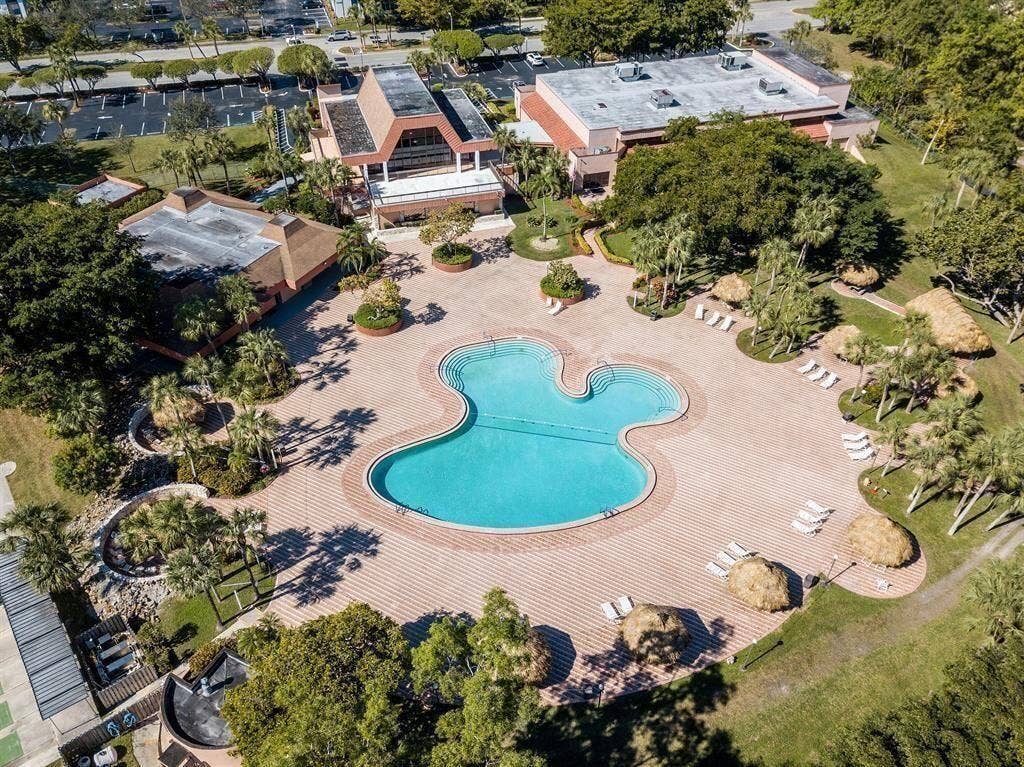 3041 Holiday Springs Boulevard, #201, Margate, FL 33063 GetMedia (9)