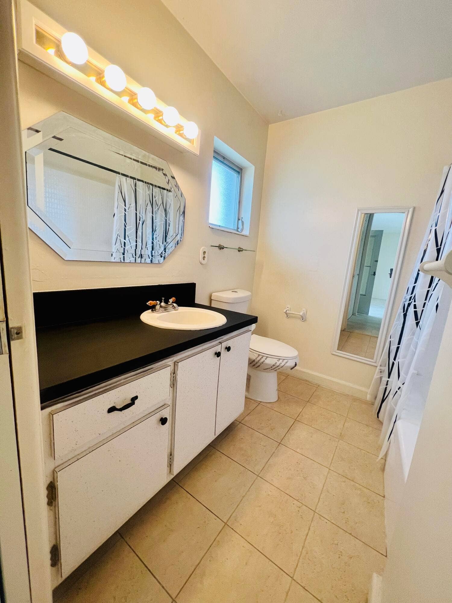 2789 ASHLEY Drive W, #E, West Palm Beach, West Palm Beach, FL 33415 Bathroom