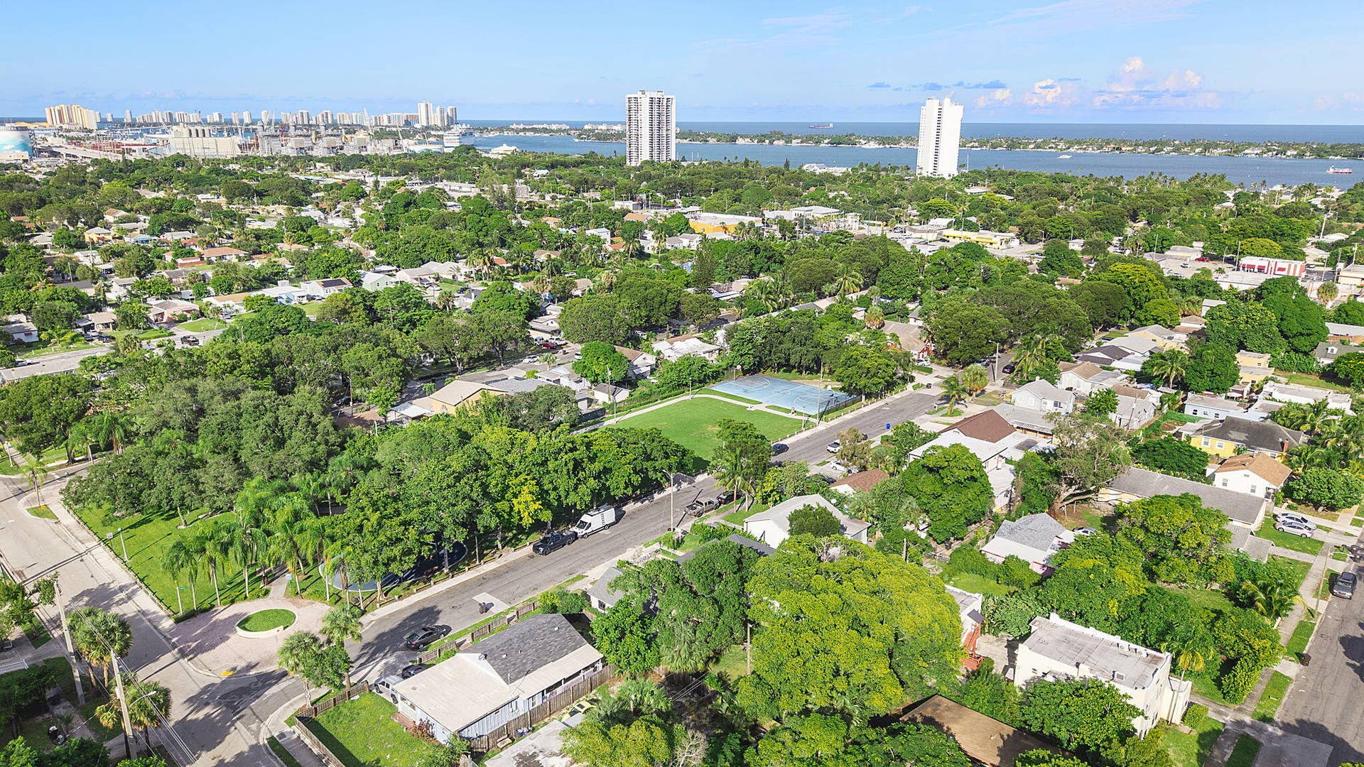 730 47TH Street, West Palm Beach, FL 33407 10-web-or-mls-DJI_20261005164751_0722_D