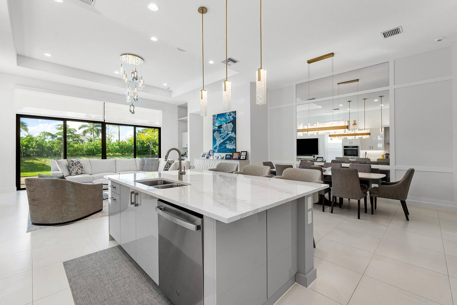 Large Island/Snack Bar