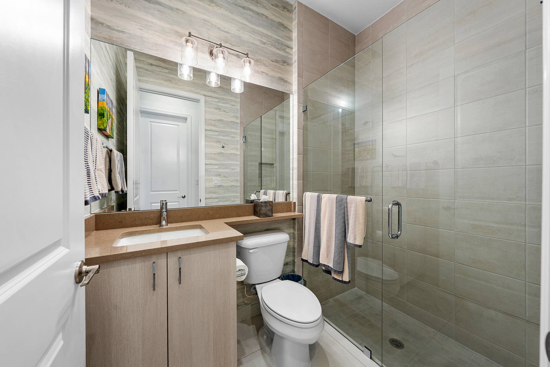 Ensuite Guest Bath With Shower
