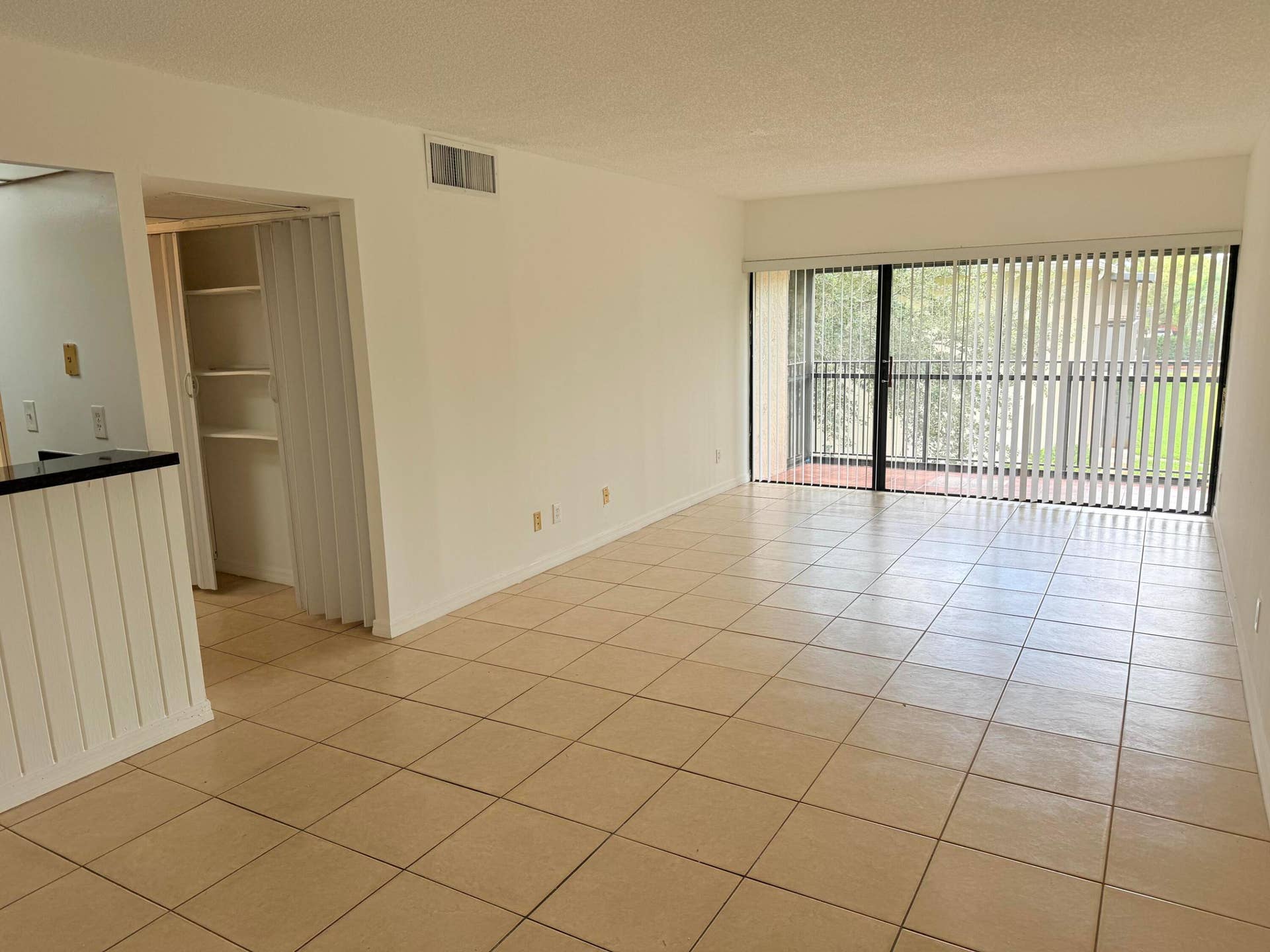 5981 WASHINGTON Street, #207, Hollywood, Hollywood, FL 33023 IMG_5333