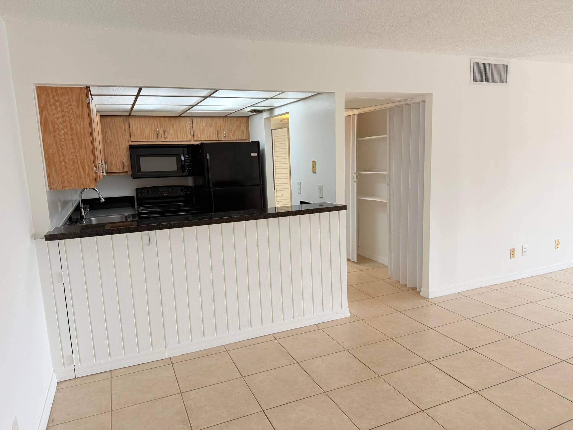 5981 WASHINGTON Street, #207, Hollywood, Hollywood, FL 33023 IMG_5334
