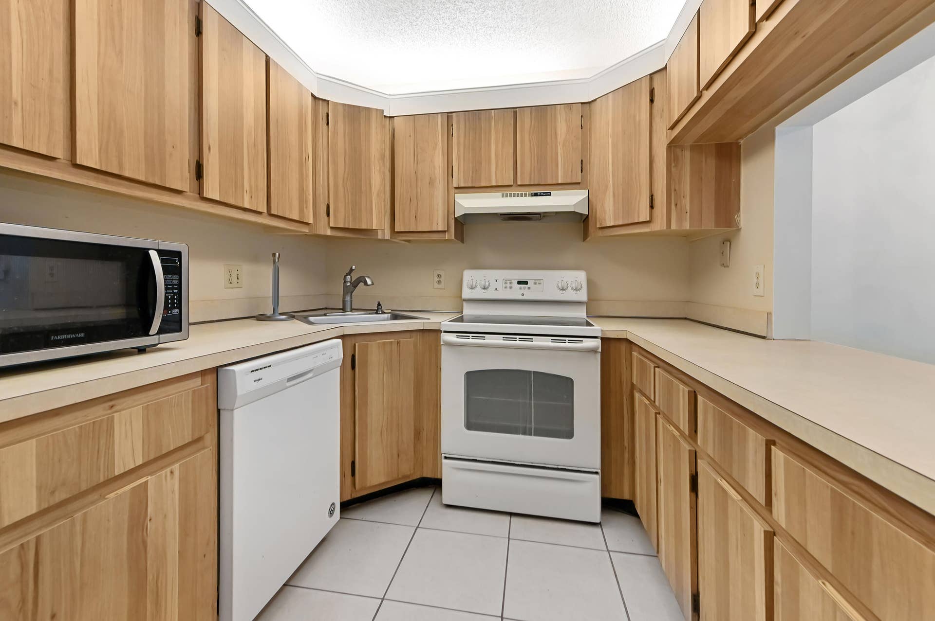 1005 Green Pine Boulevard, #C2, West Palm Beach, FL 33409 10 Kitchen 02