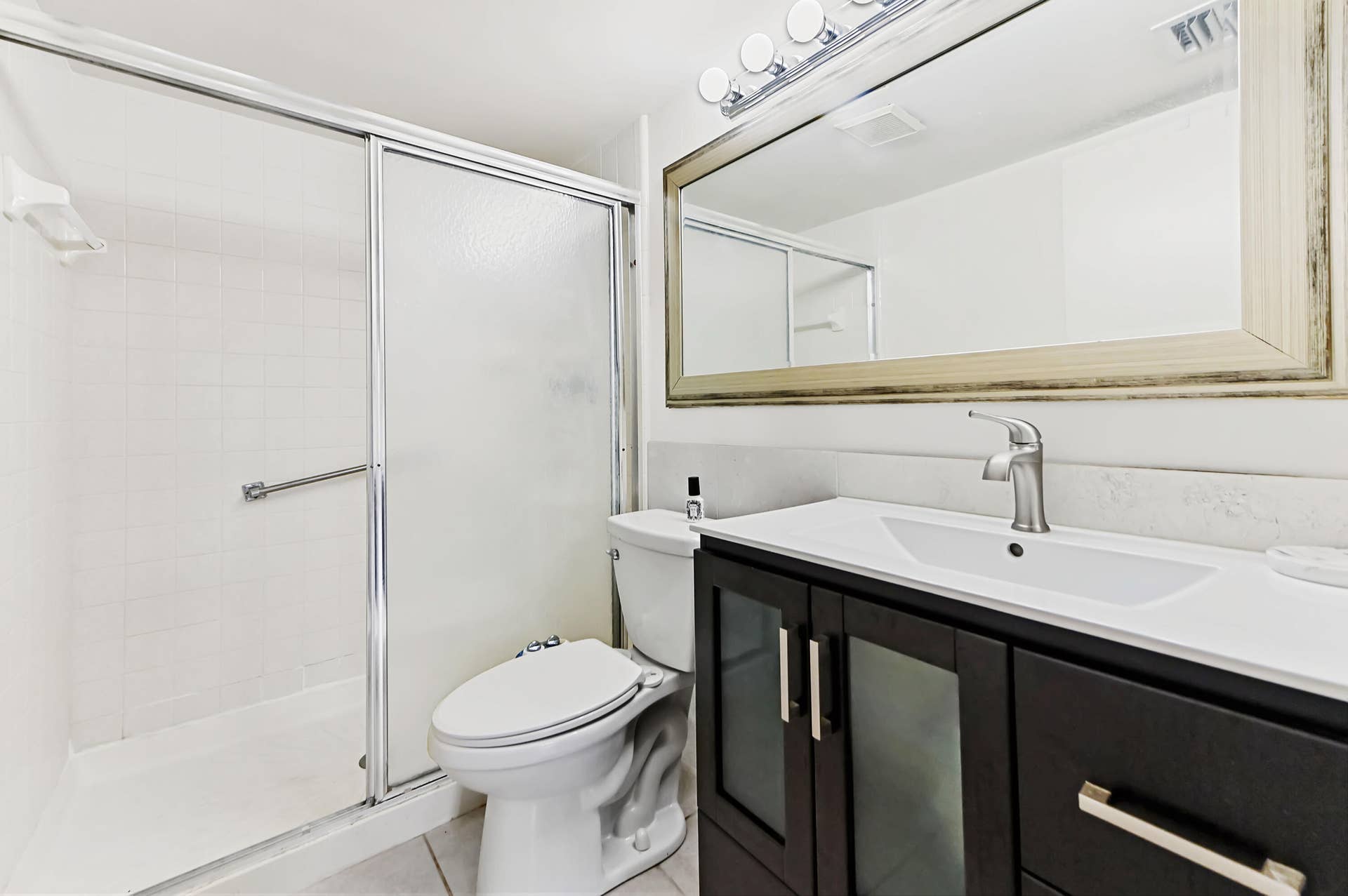 1005 Green Pine Boulevard, #C2, West Palm Beach, FL 33409 17 Bathroom 02