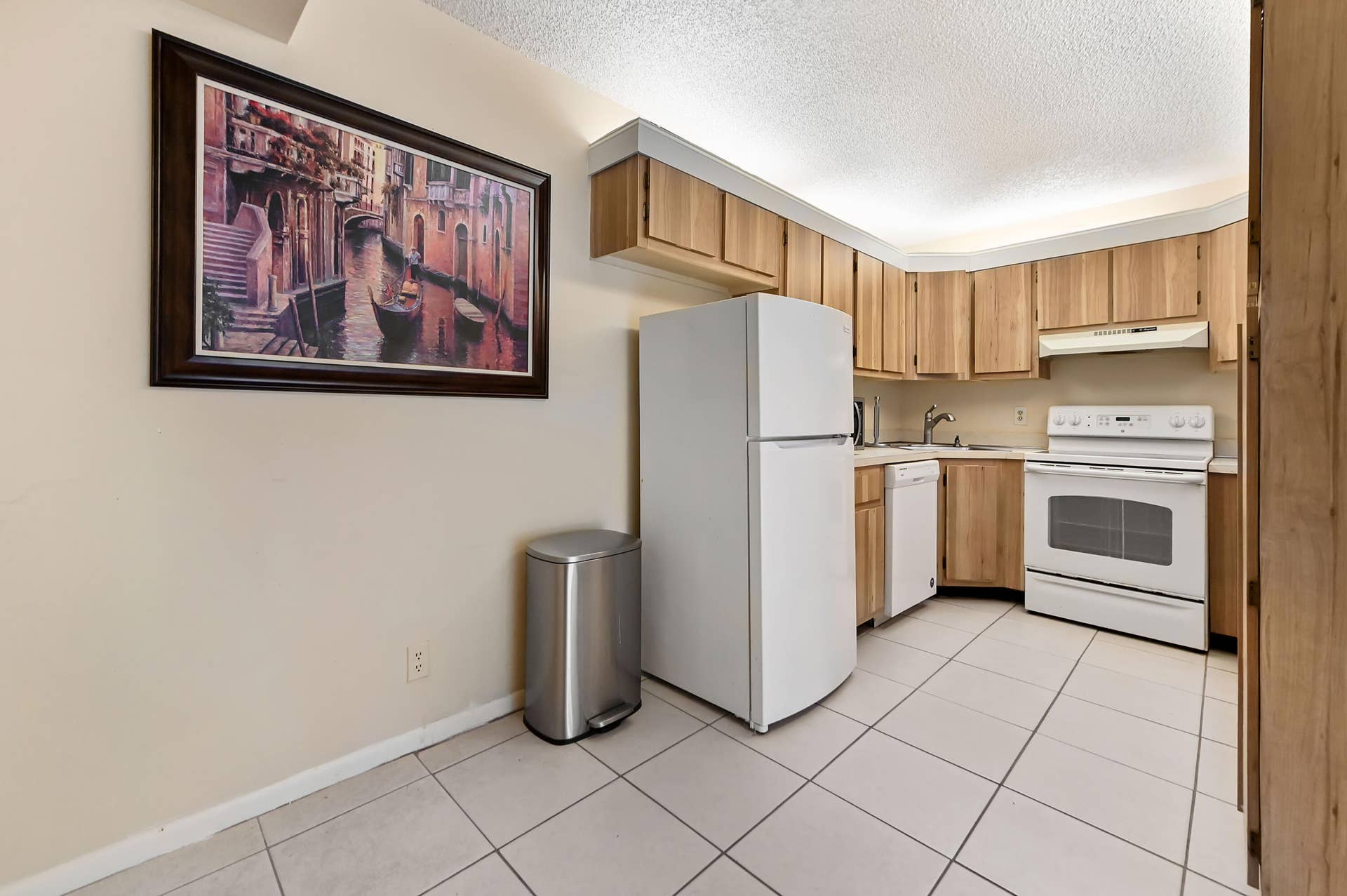 1005 Green Pine Boulevard, #C2, West Palm Beach, FL 33409 09 Kitchen 01