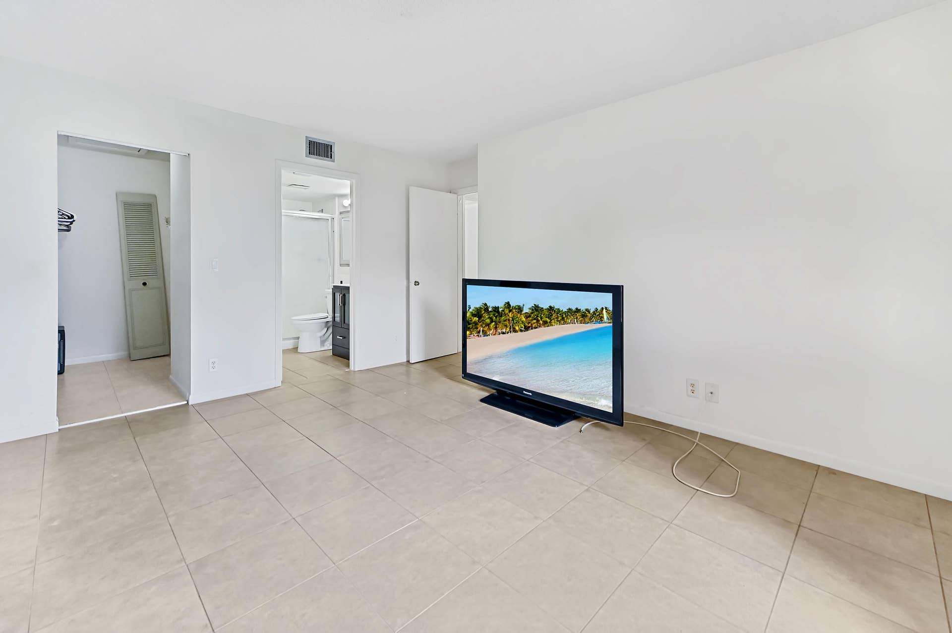 1005 Green Pine Boulevard, #C2, West Palm Beach, FL 33409 15 Bedroom 04