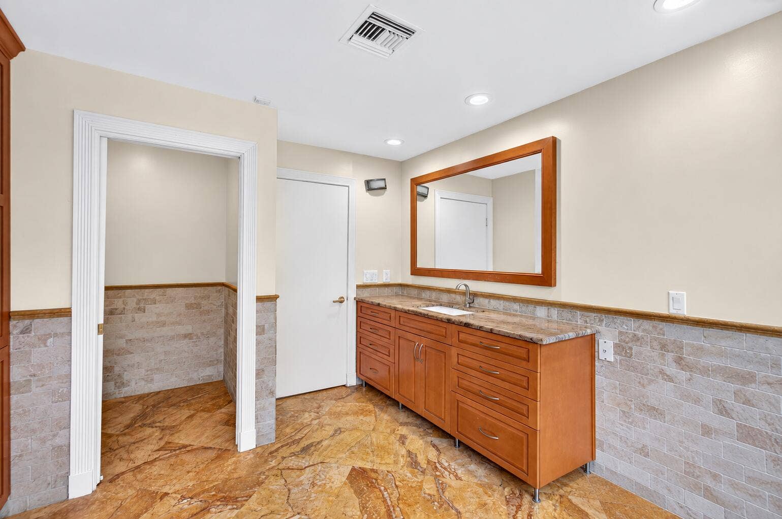 10423 Stonebridge Boulevard, Boca Raton, FL 33498 23-primary-bathroom-vanity