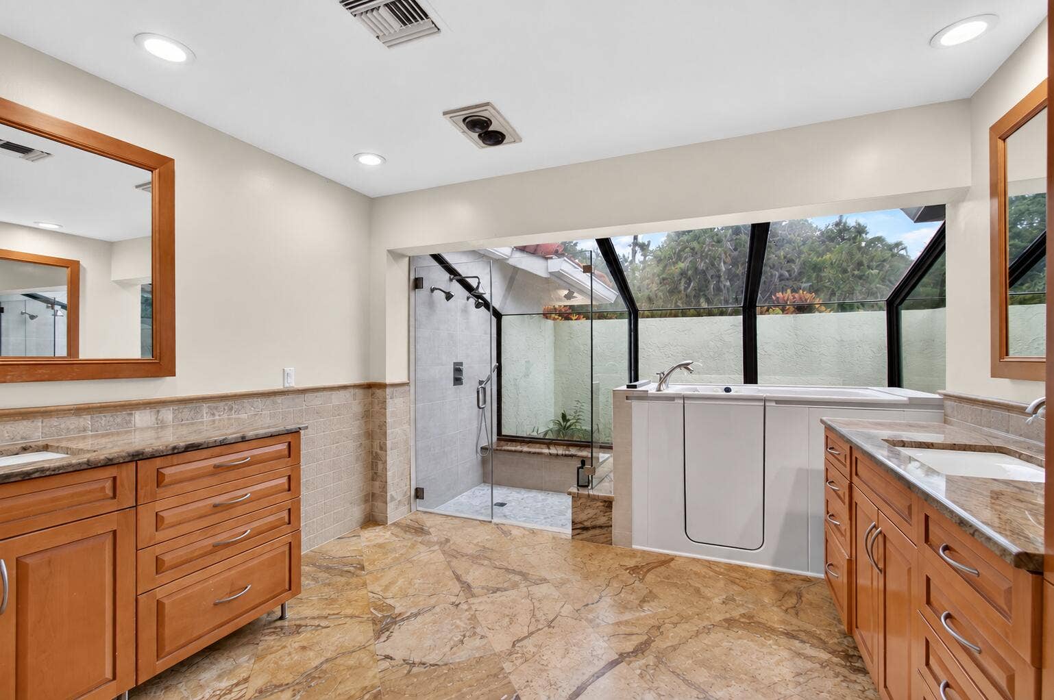 10423 Stonebridge Boulevard, Boca Raton, FL 33498 21-primary-bathroom-wide