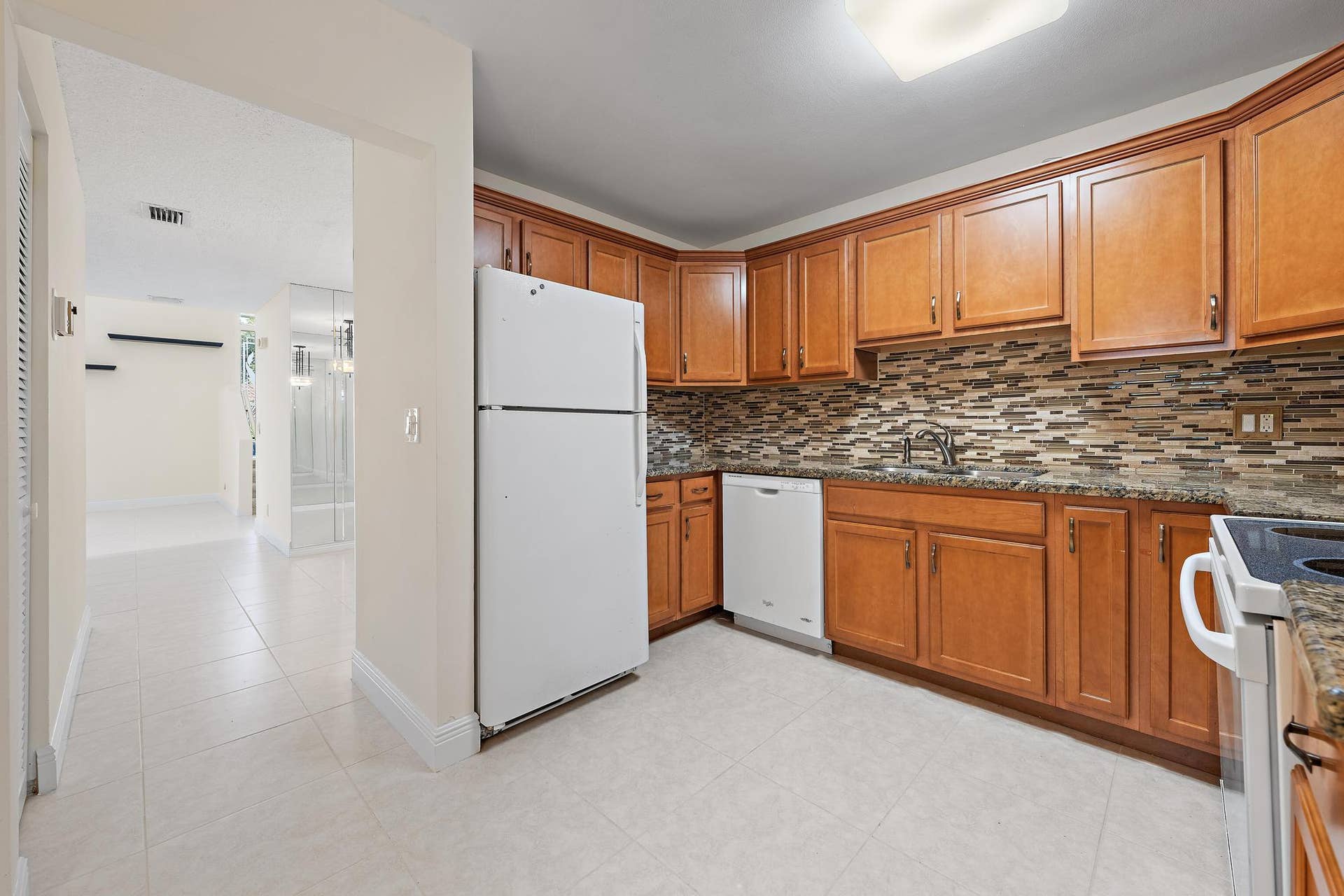 370 Prestwick Circle, #2, Palm Beach Gardens, FL 33418 370 Prestwick Cir apt 2-10