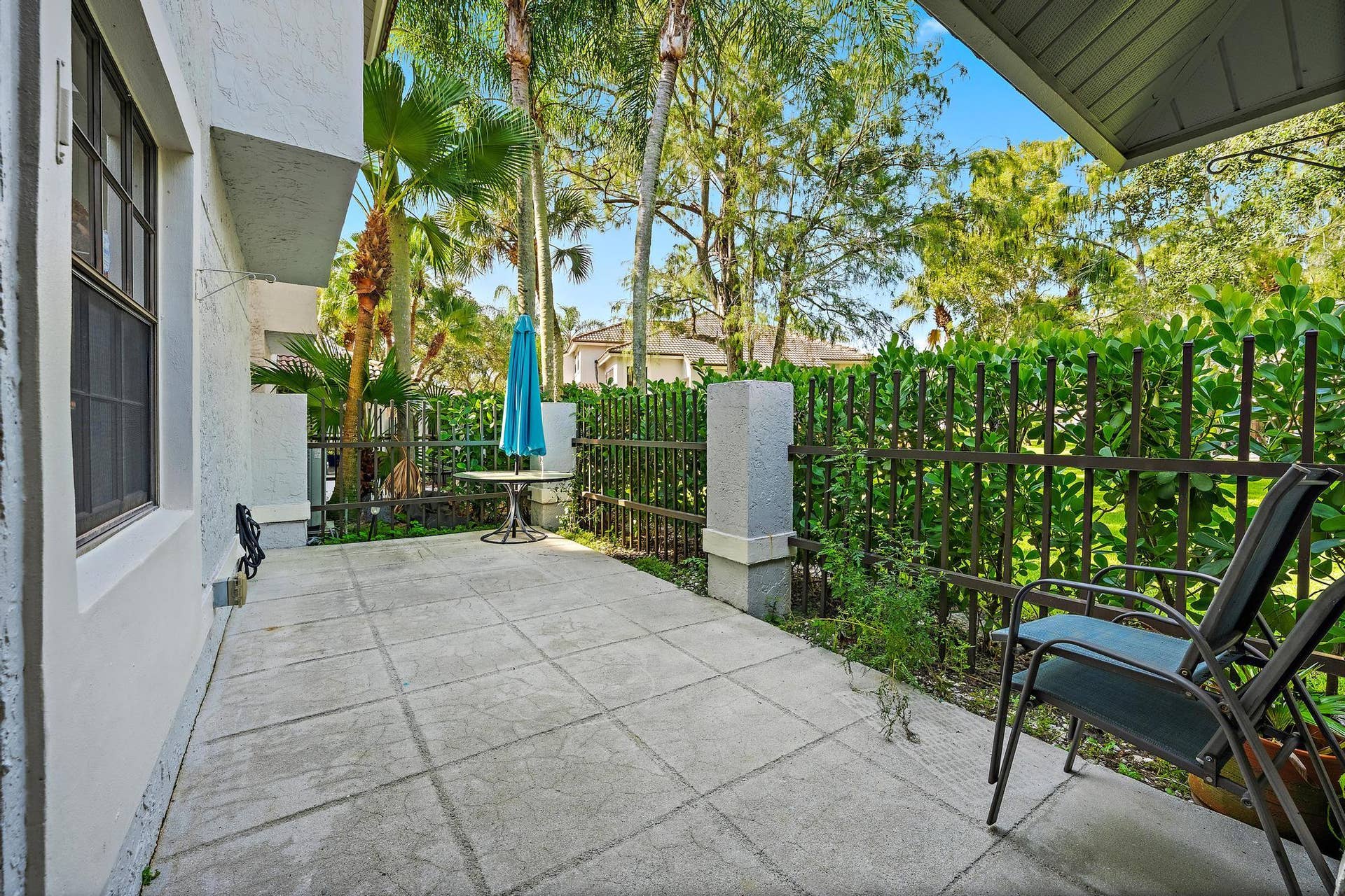 370 Prestwick Circle, #2, Palm Beach Gardens, FL 33418 370 Prestwick Cir apt 2-15