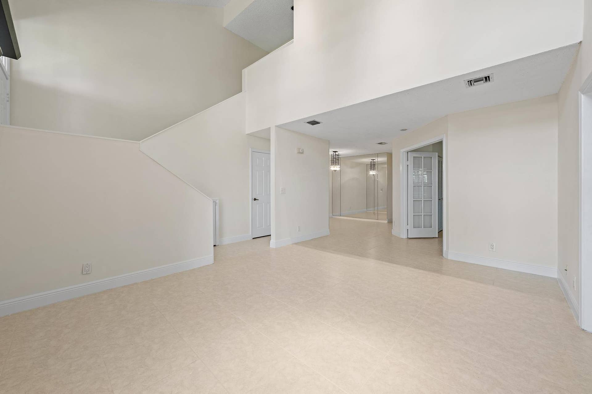 370 Prestwick Circle, #2, Palm Beach Gardens, FL 33418 370 Prestwick Cir apt 2-6