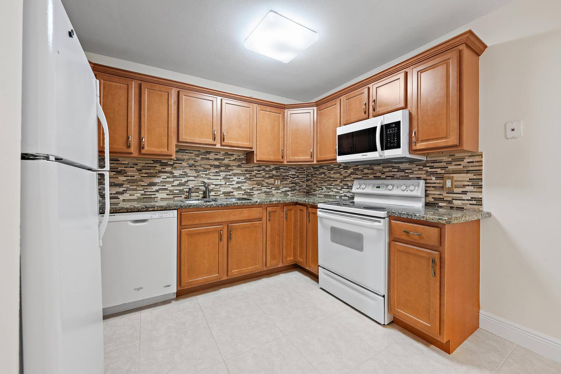 370 Prestwick Circle, #2, Palm Beach Gardens, FL 33418 370 Prestwick Cir apt 2-9