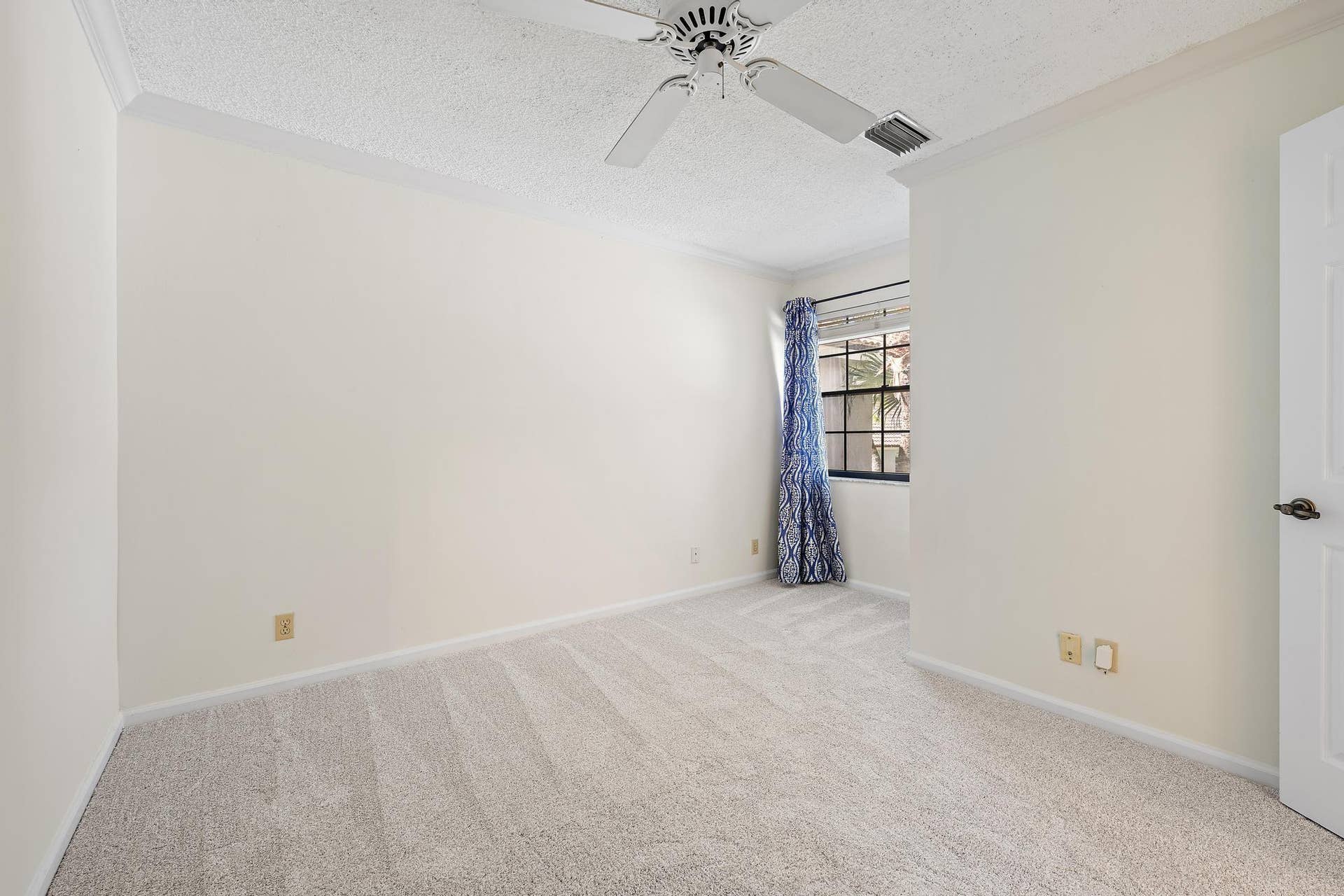 370 Prestwick Circle, #2, Palm Beach Gardens, FL 33418 370 Prestwick Cir apt 2-22