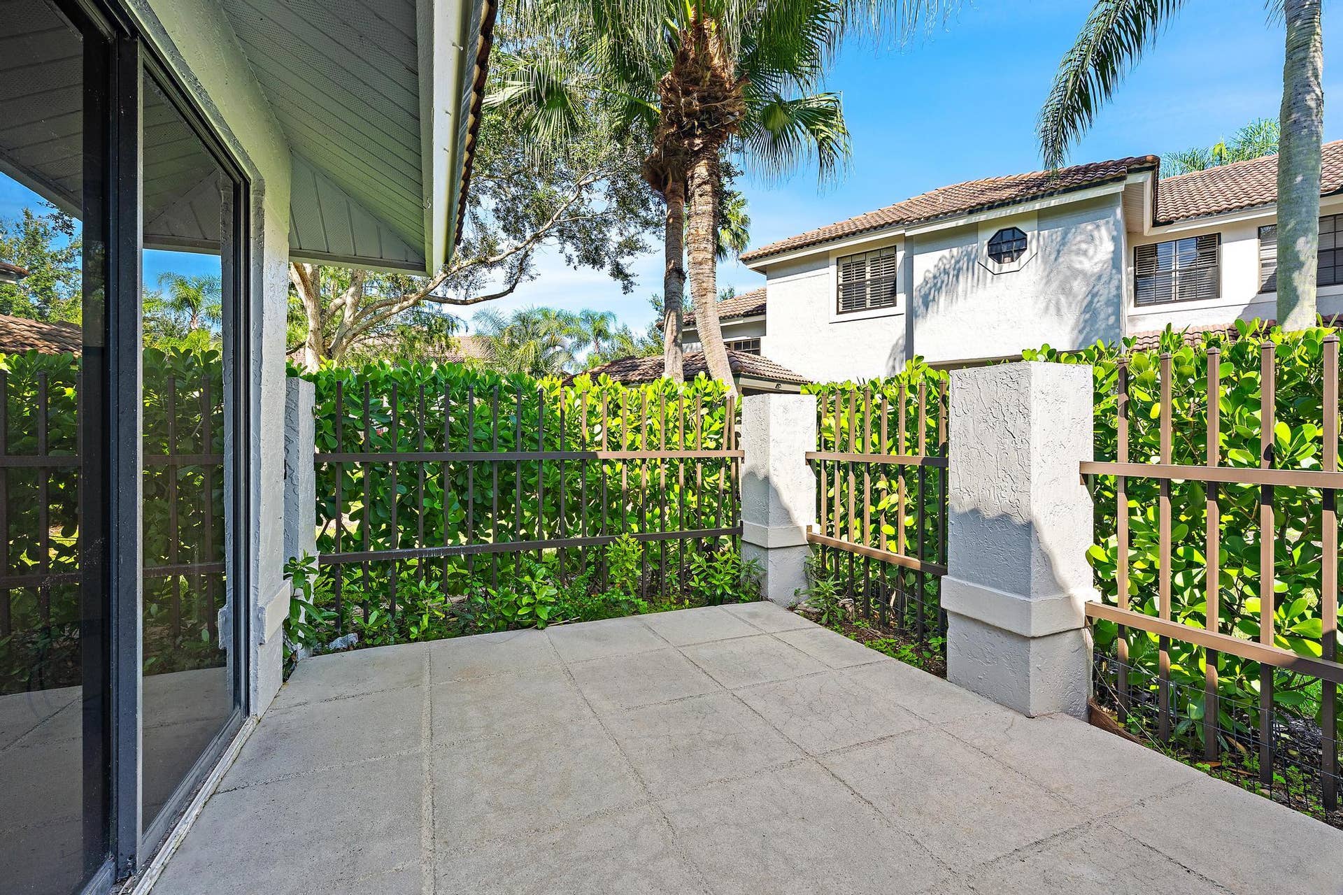 370 Prestwick Circle, #2, Palm Beach Gardens, FL 33418 370 Prestwick Cir apt 2-3