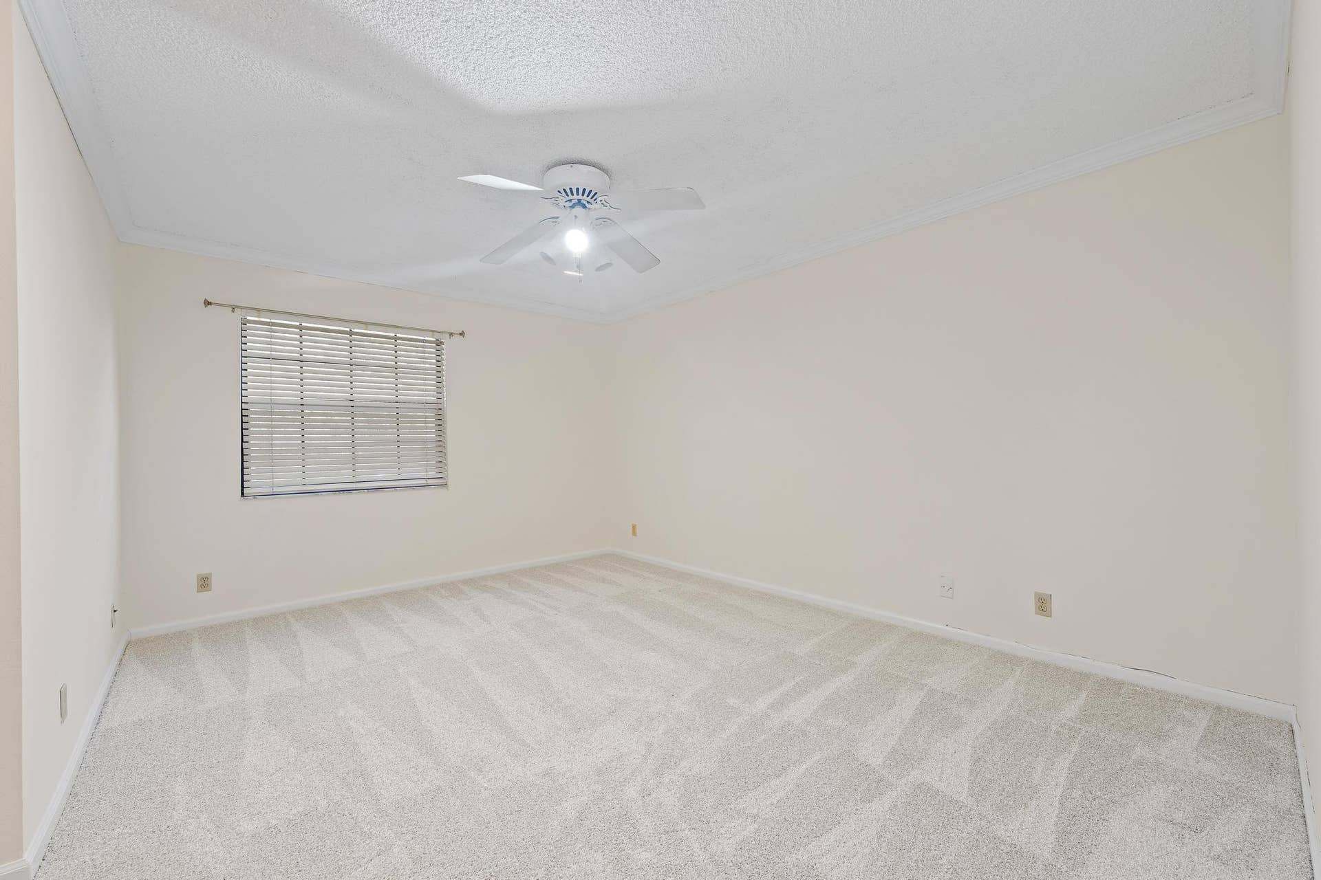 370 Prestwick Circle, #2, Palm Beach Gardens, FL 33418 370 Prestwick Cir apt 2-18