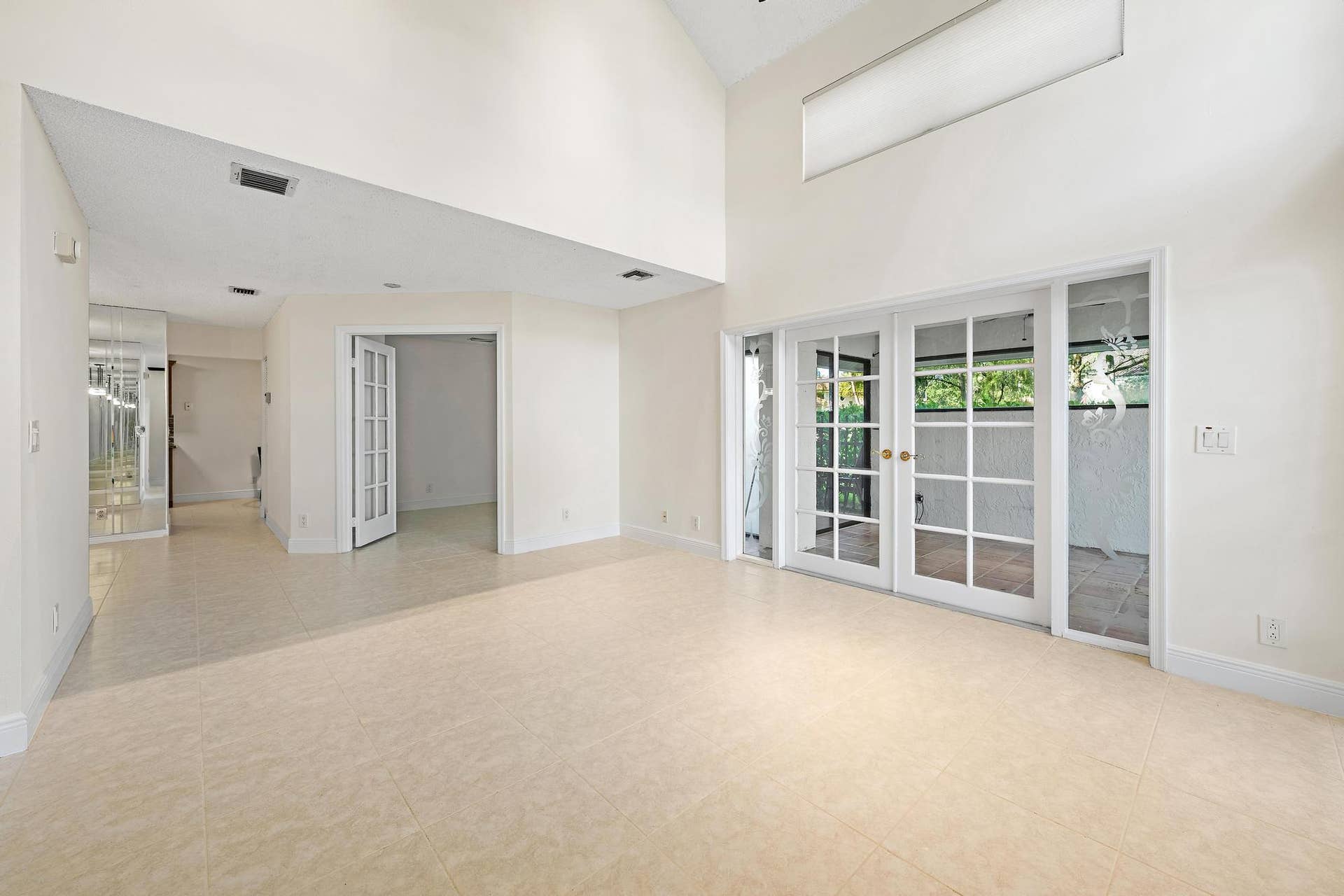 370 Prestwick Circle, #2, Palm Beach Gardens, FL 33418 370 Prestwick Cir apt 2-7