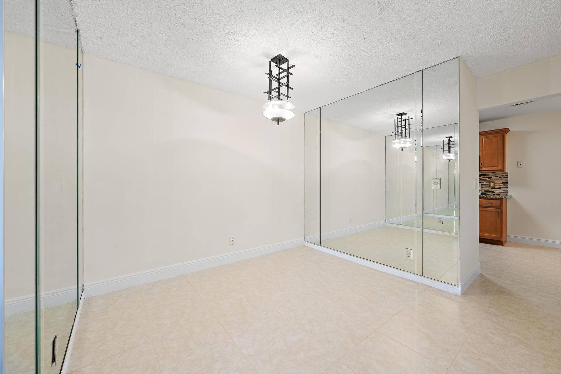 370 Prestwick Circle, #2, Palm Beach Gardens, FL 33418 370 Prestwick Cir apt 2-8