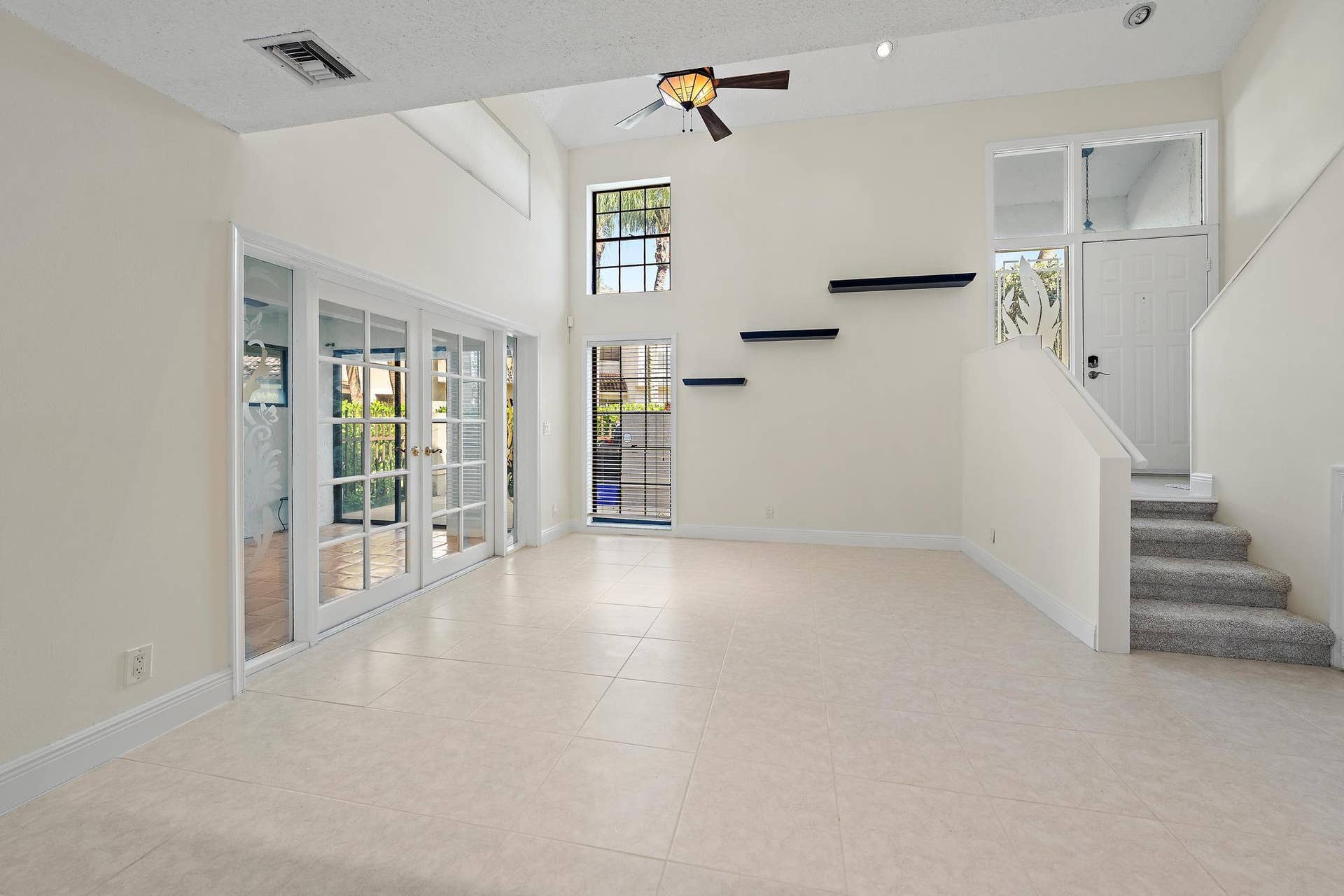 370 Prestwick Circle, #2, Palm Beach Gardens, FL 33418 370 Prestwick Cir apt 2-5