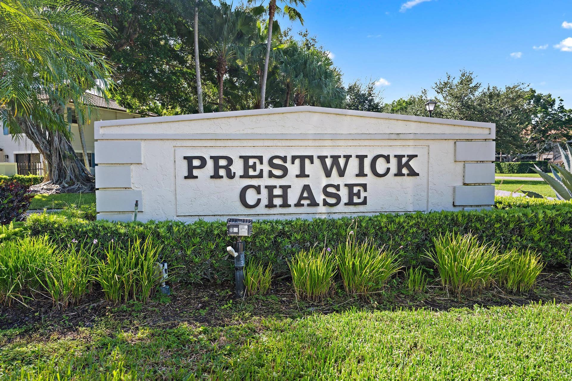 370 Prestwick Circle, #2, Palm Beach Gardens, FL 33418 370 Prestwick Cir apt 2-23