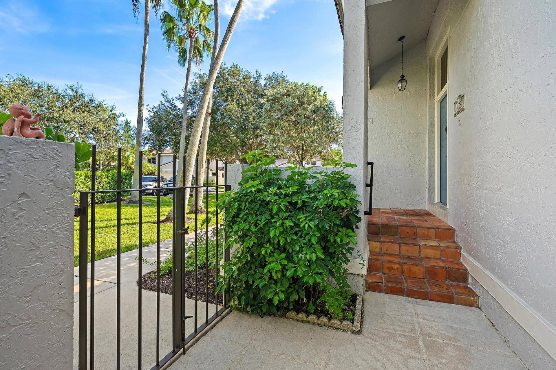370 Prestwick Circle, #2, Palm Beach Gardens, FL 33418 370 Prestwick Cir apt 2-4