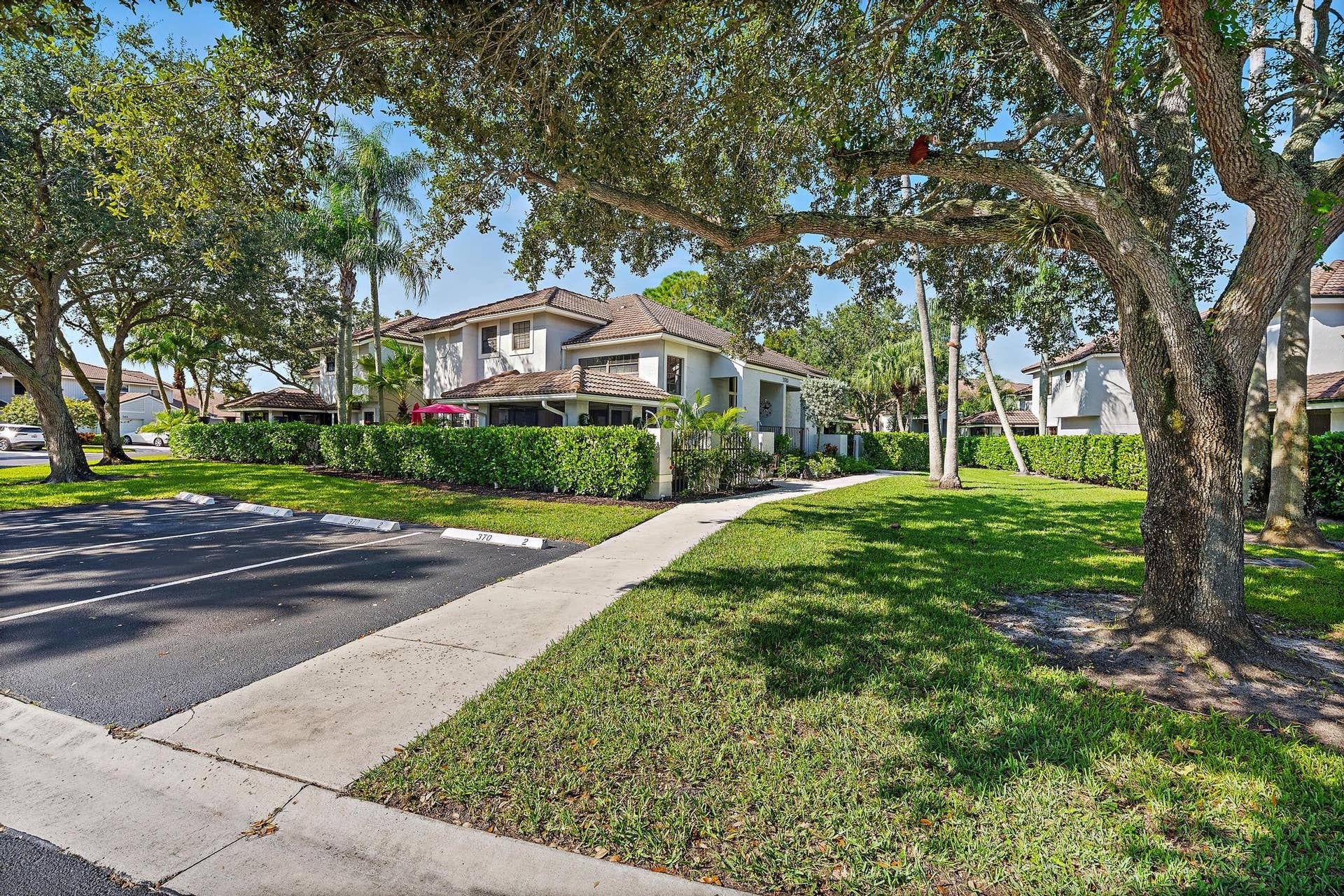 370 Prestwick Circle, #2, Palm Beach Gardens, FL 33418 370 Prestwick Cir apt 2-1