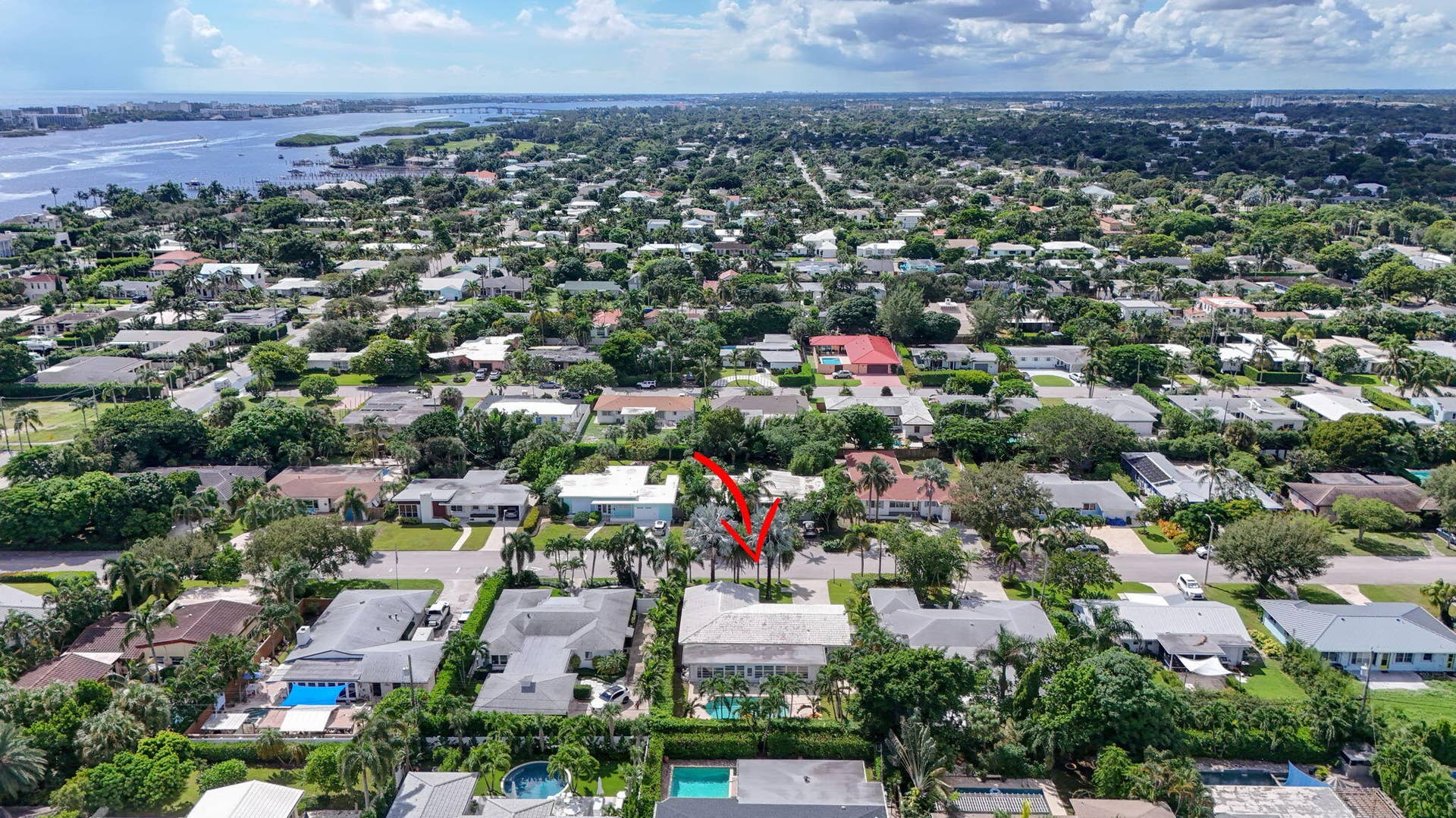 128 VASSAR Drive, Lake Worth Beach, FL 33460 71-web-or-mls-DJI_20261007235057_0336_D-
