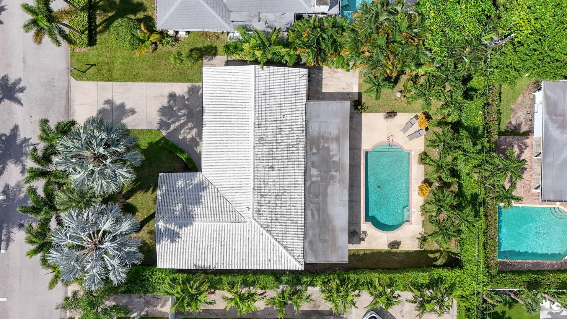 128 VASSAR Drive, Lake Worth Beach, FL 33460 77-web-or-mls-DJI_20261007235155_0354_D-