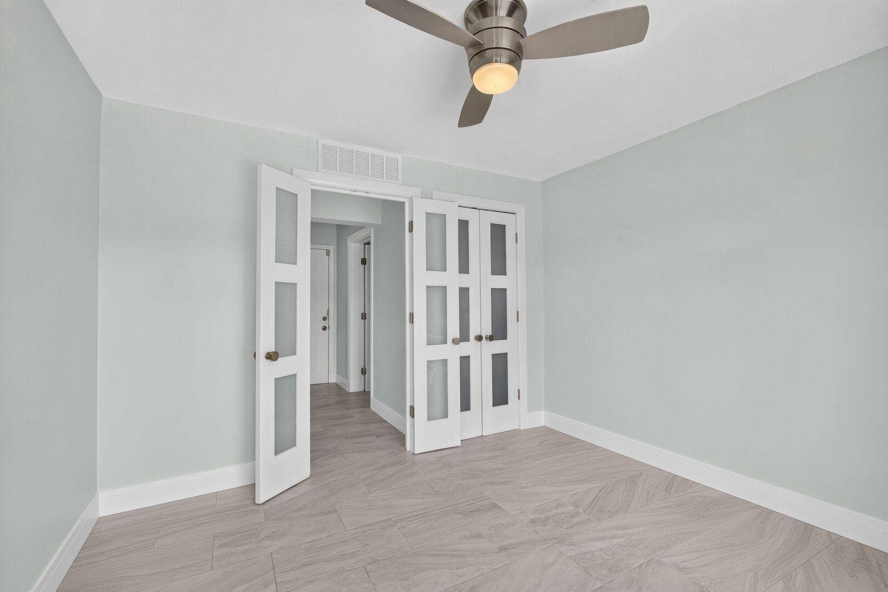 128 VASSAR Drive, Lake Worth Beach, FL 33460 30-web-or-mls-29n1Y