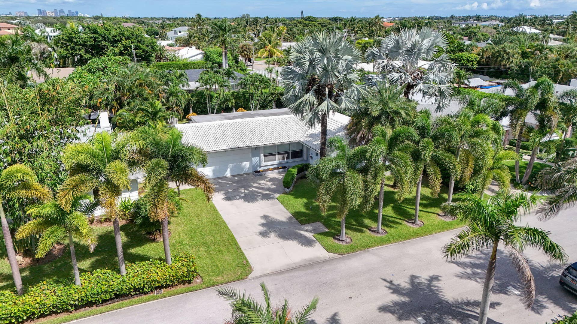 128 VASSAR Drive, Lake Worth Beach, FL 33460 65-web-or-mls-DJI_20261007234946_0318_D-