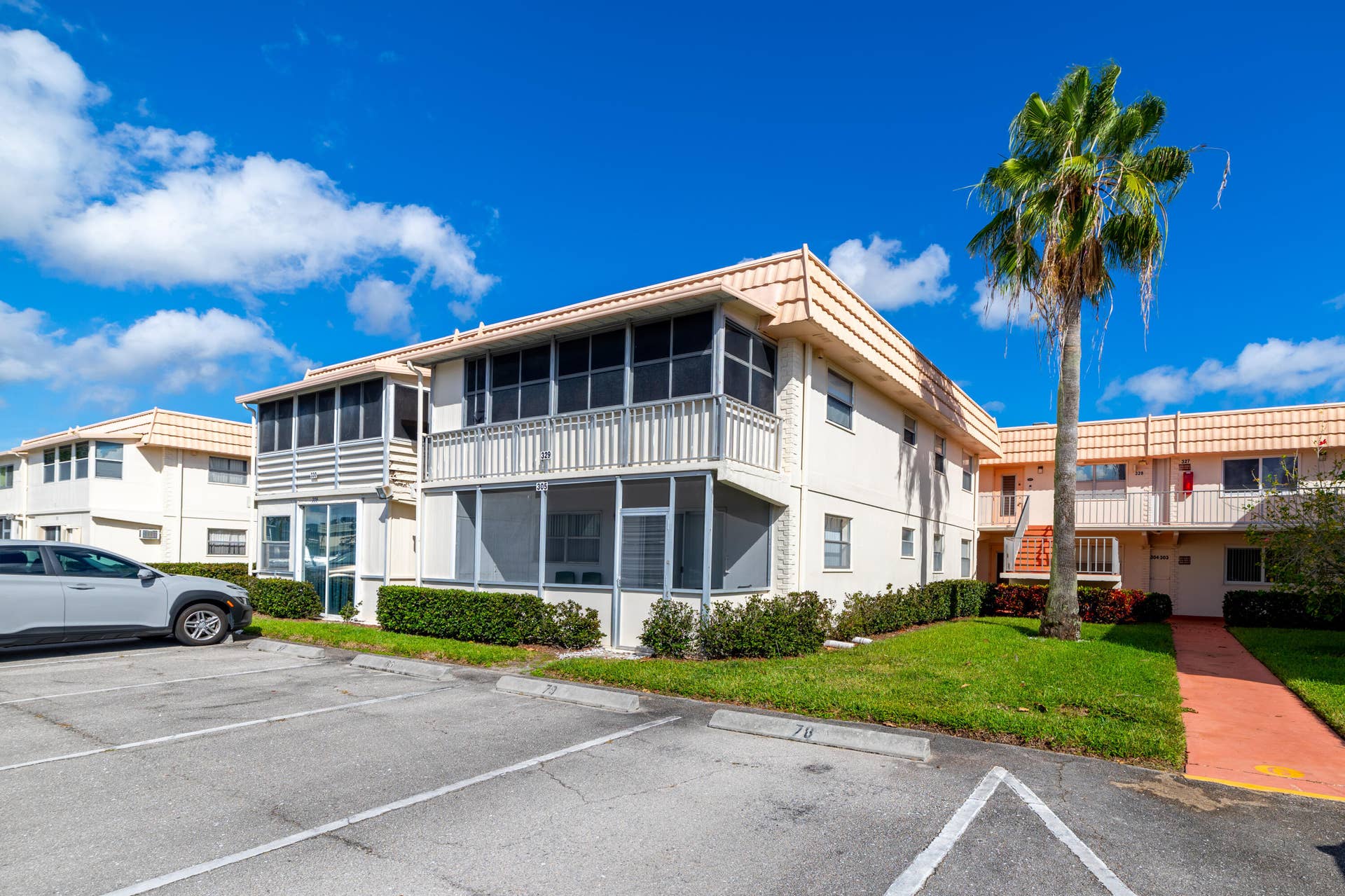 305 Saxony G, Delray Beach, FL 33446 FrontRight