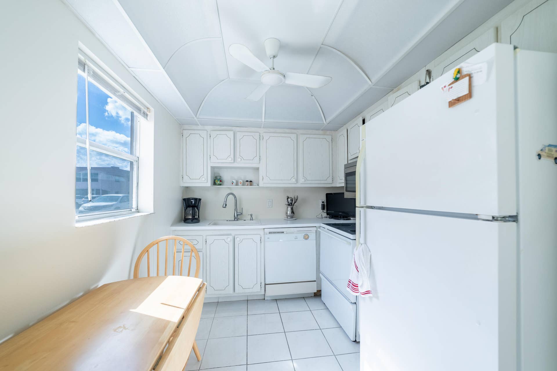 305 Saxony G, Delray Beach, FL 33446 Kitchen