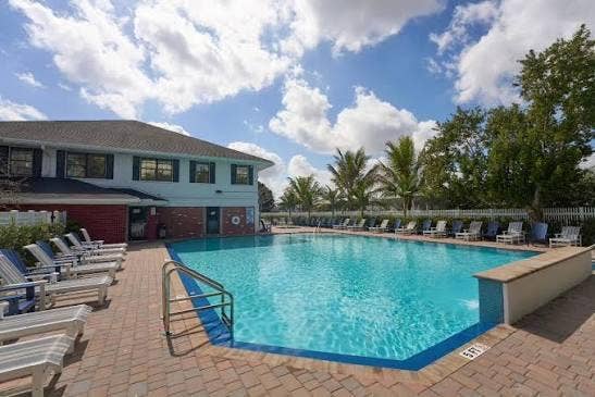 85 KINGSWOOD E, West Palm Beach, FL 33417 pooool1
