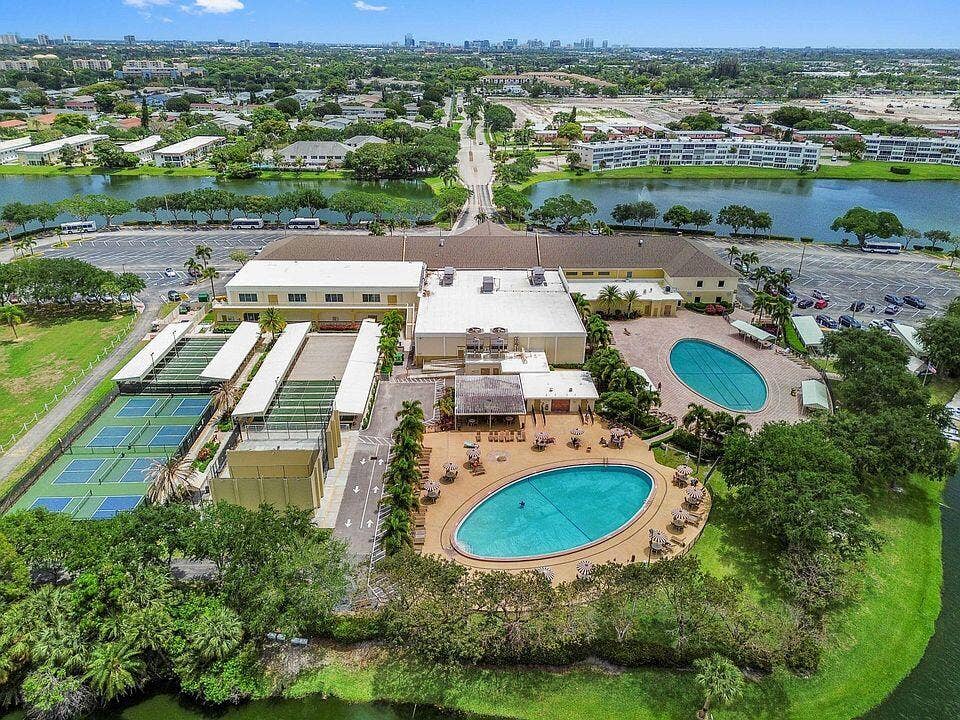 85 KINGSWOOD E, West Palm Beach, FL 33417 4543523