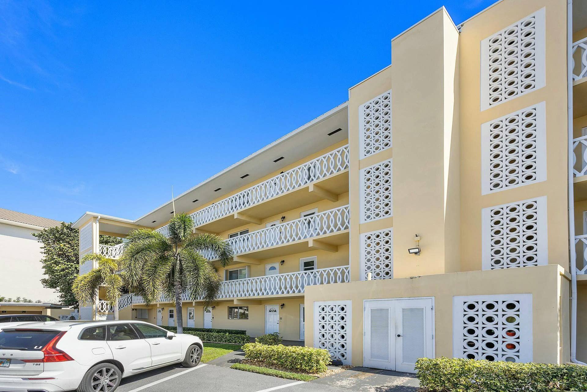 330 N Federal Highway, #211, Deerfield Beach, FL 33441 Outside - West facing