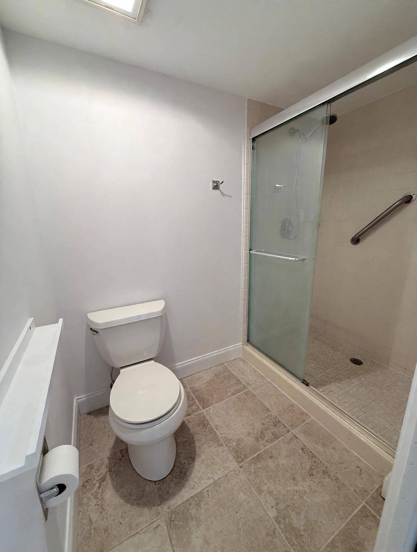 06-bathroom-toilet-shower