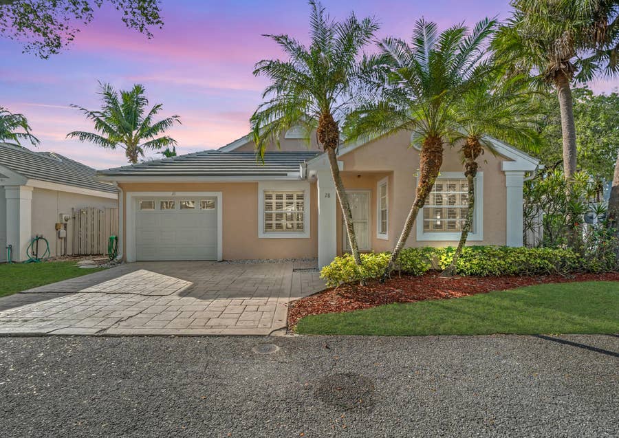 Property photo for 28 Governors Court, Palm Beach Gardens, FL